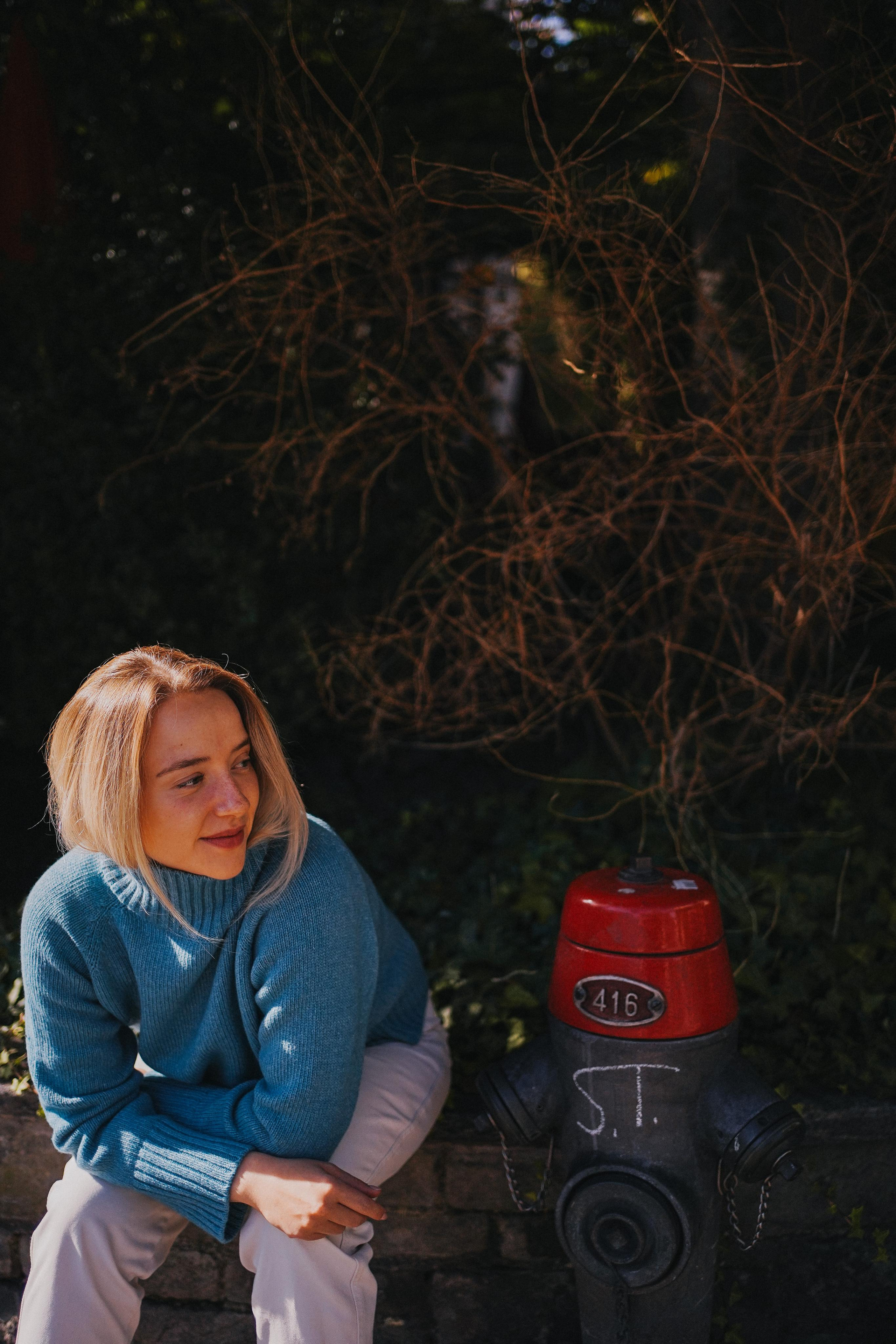 “In the town”. Editorial for https://preri.com/. Julia Pelikánová | Portrait and content photographer in Prague