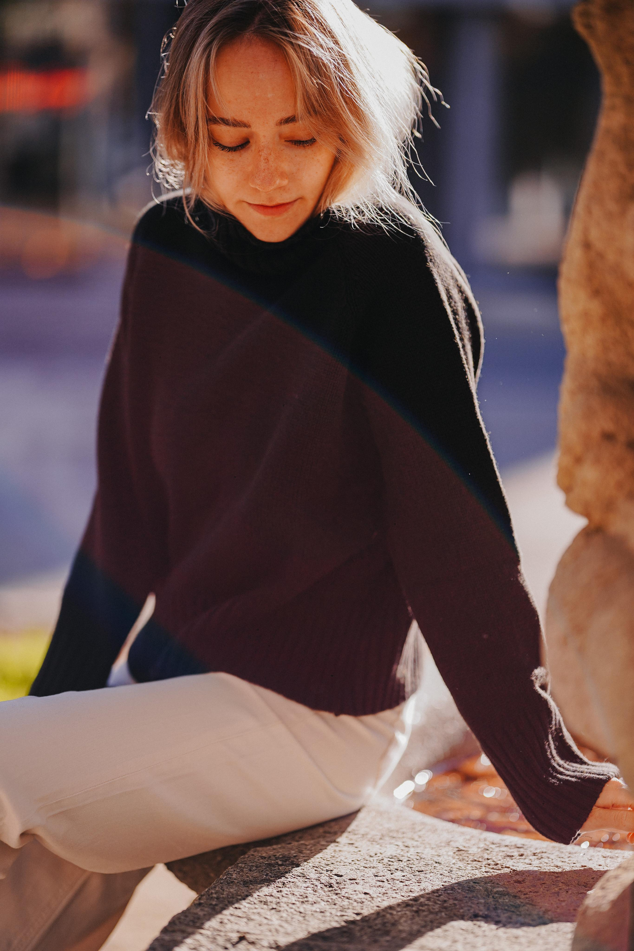 “In the town”. Editorial for https://preri.com/. Julia Pelikánová | Portrait and content photographer in Prague