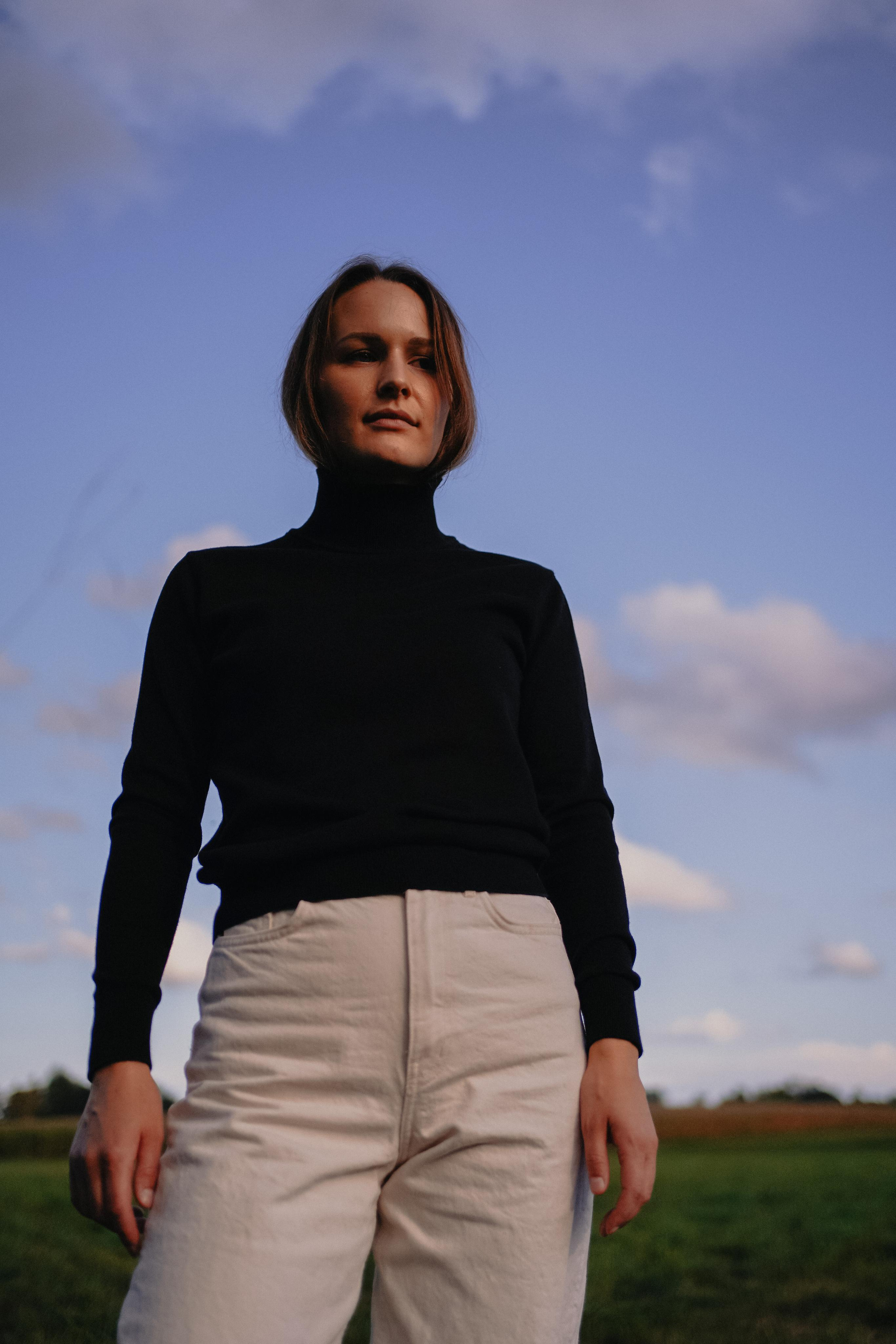 “The last sun rays”. Editorial for https://preri.com/. Julia Pelikánová | Portrait and content photographer in Prague