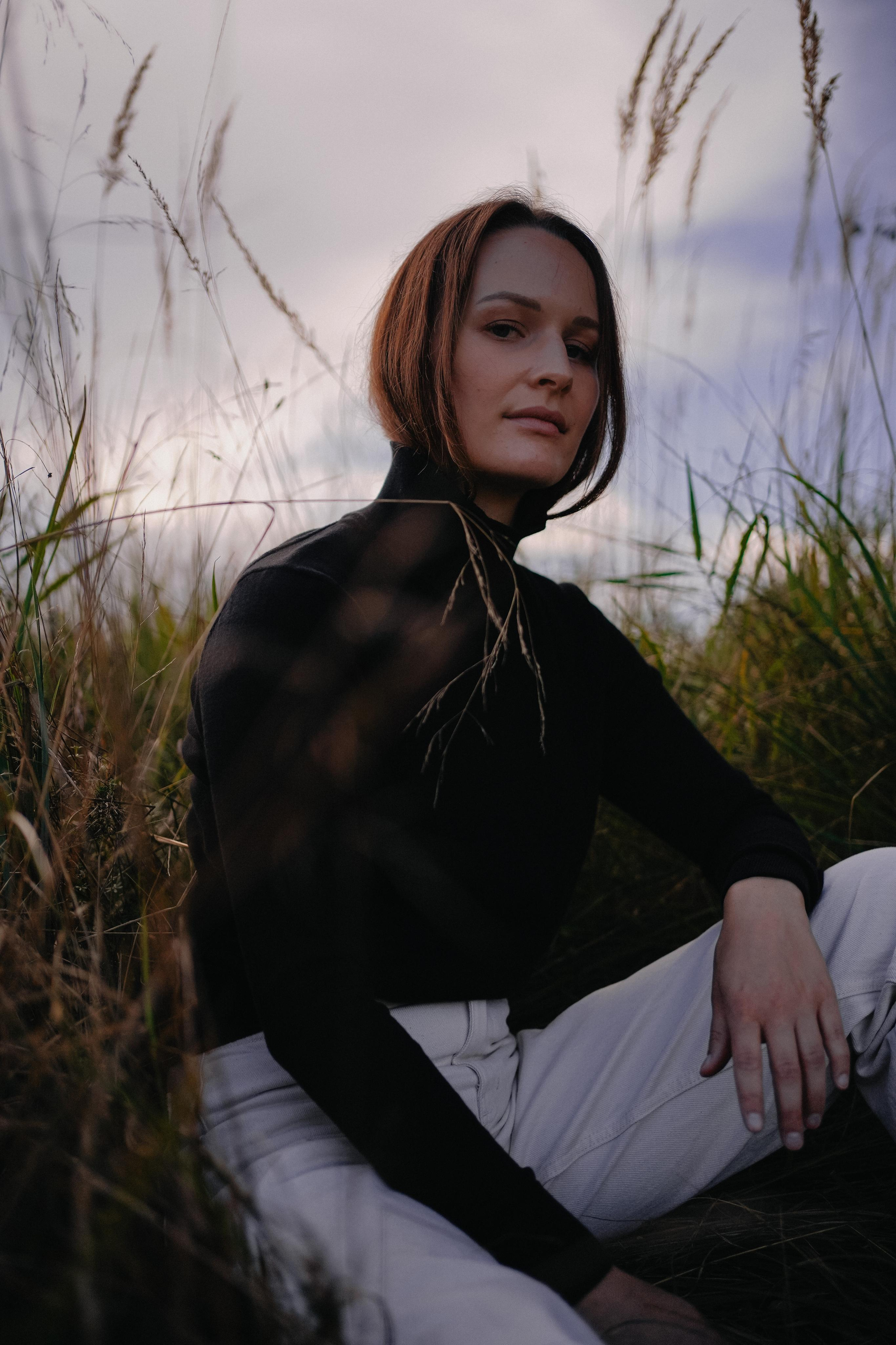 “The last sun rays”. Editorial for https://preri.com/. Julia Pelikánová | Portrait and content photographer in Prague