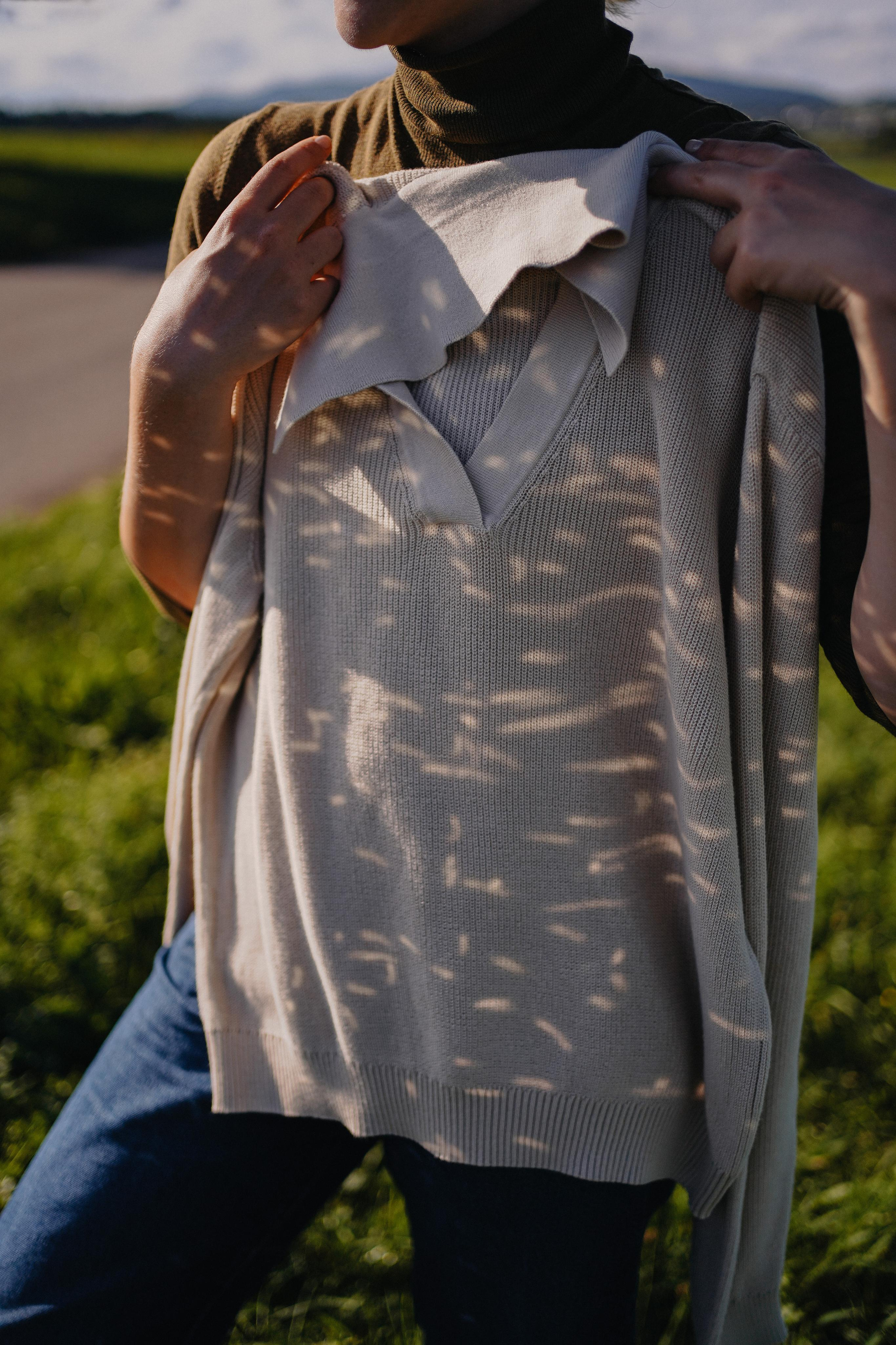 Product pictures for “Preri” organic fashion brand. Julia Pelikánová | Portrait and content photographer in Prague