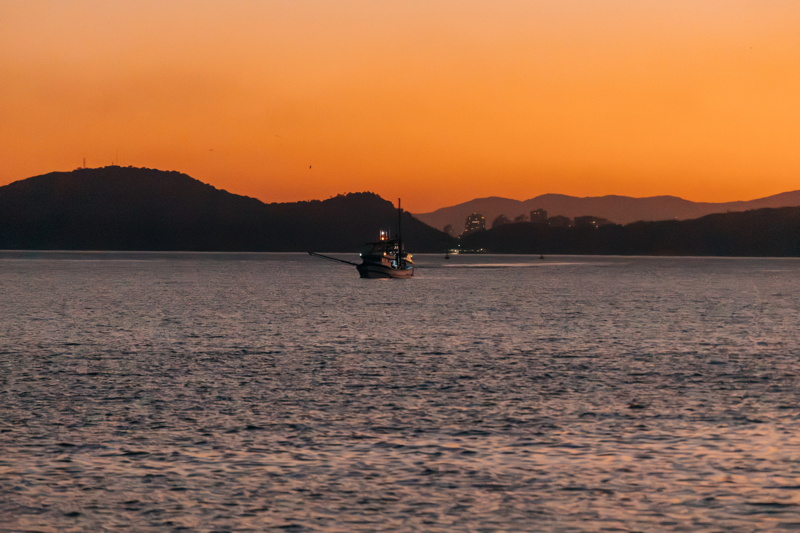 Por sol Sol — Ponta da Praia / Santos. Mareh Audiovisual