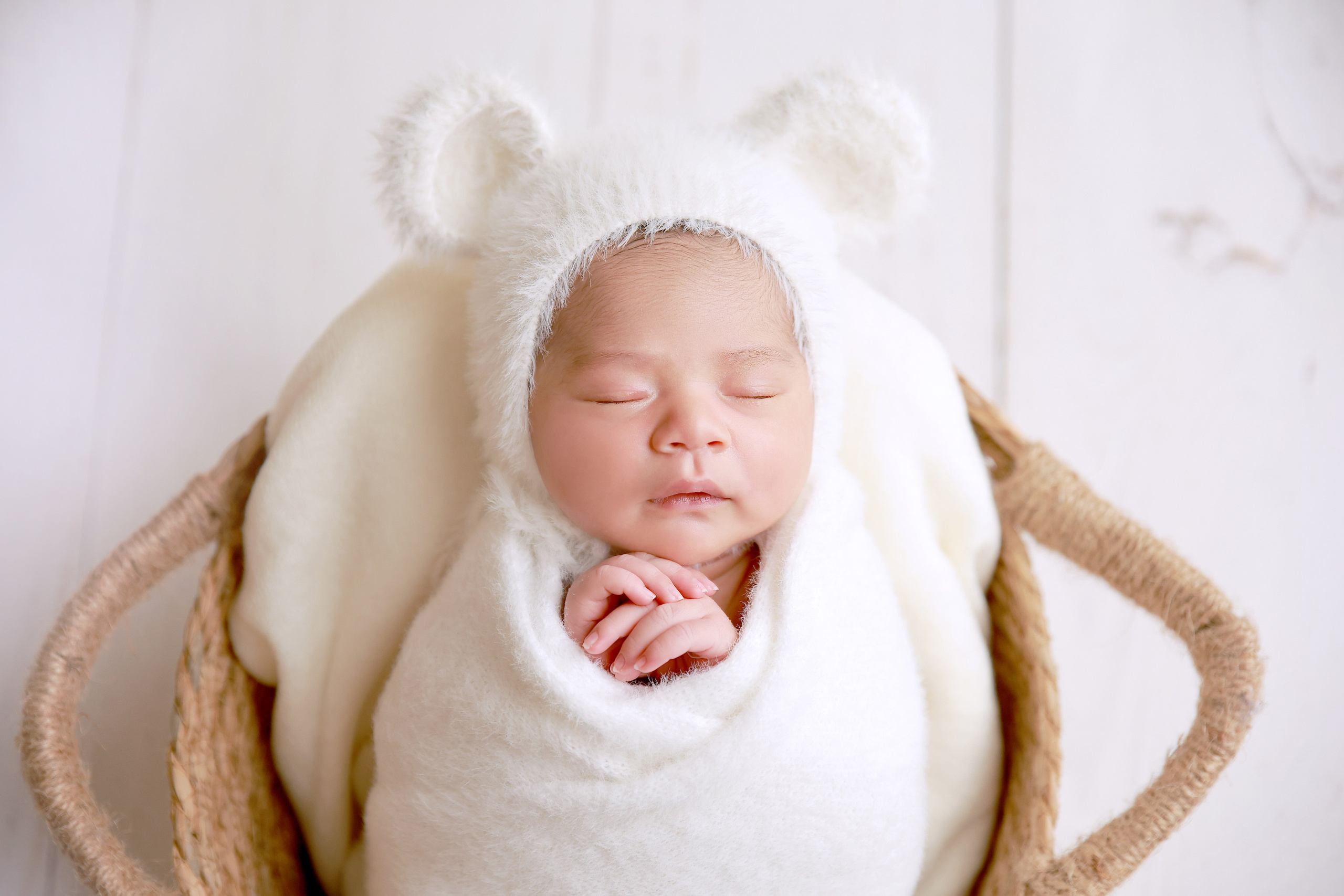 NEWBORN PHOTOGRAPHY. HOME