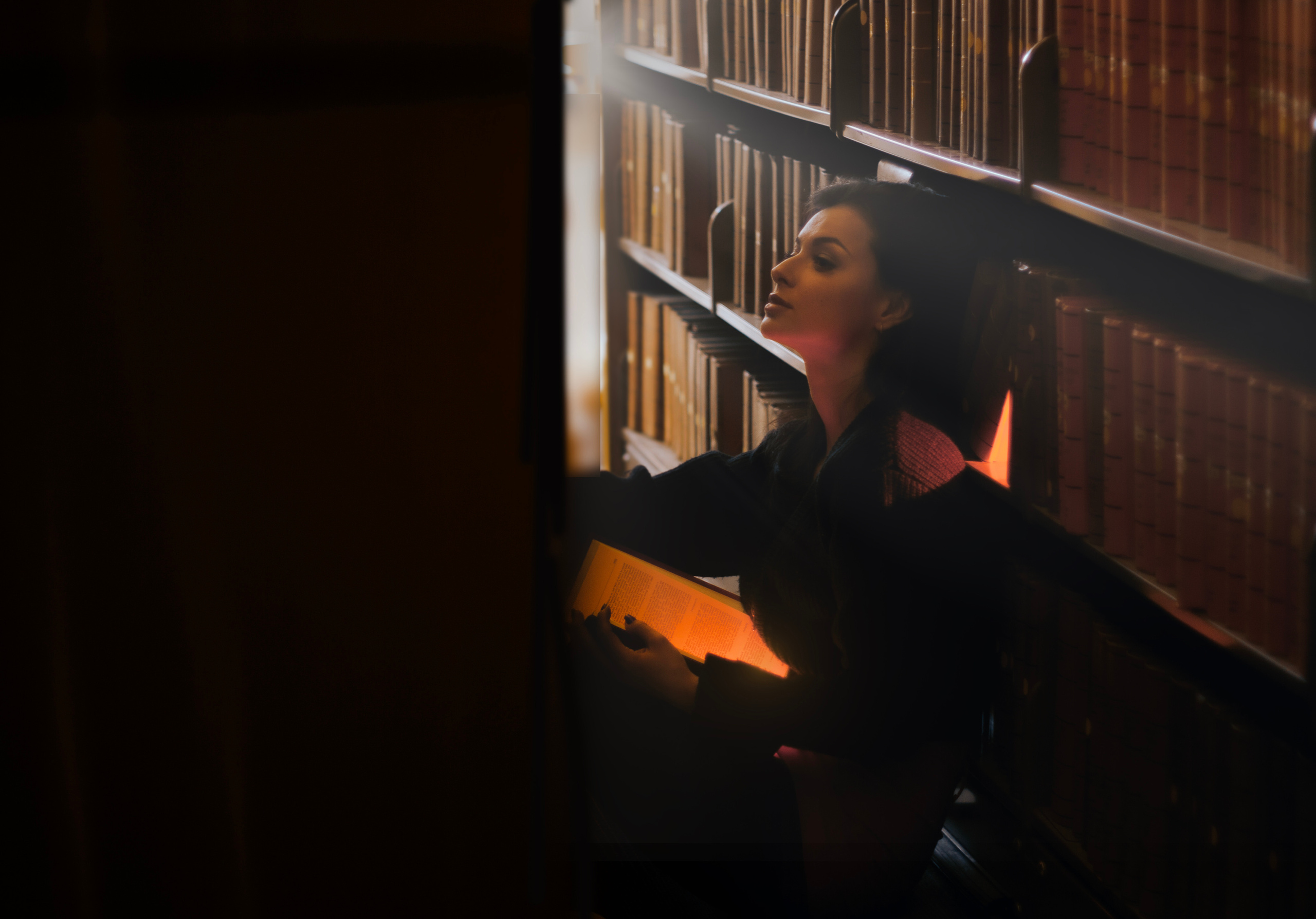 Fatima & Bookish Dreams. Yana Bobrova | Artistic Photography