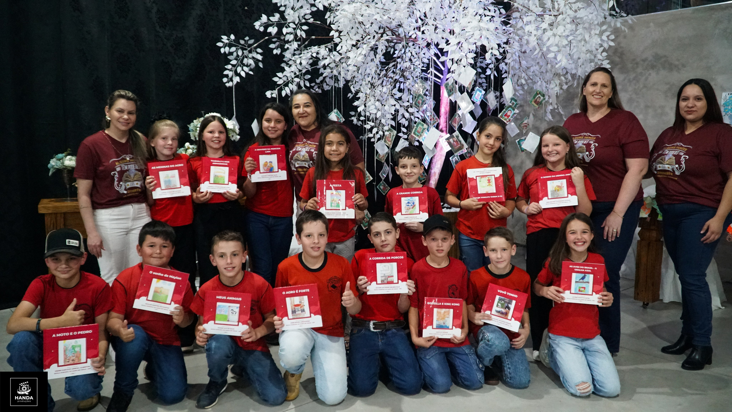 Noite autógrafos colégio Aurélio Buarque de Holanda. Handa Produções