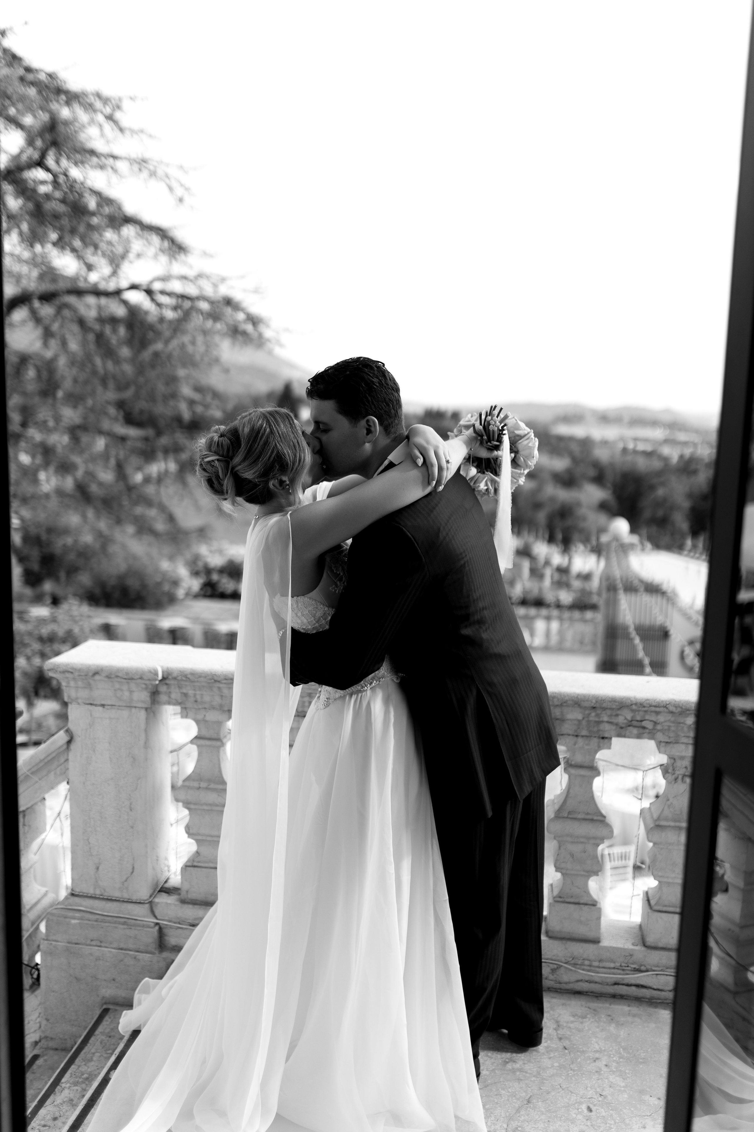 Madison & Dylan. Wedding photographer in Italy