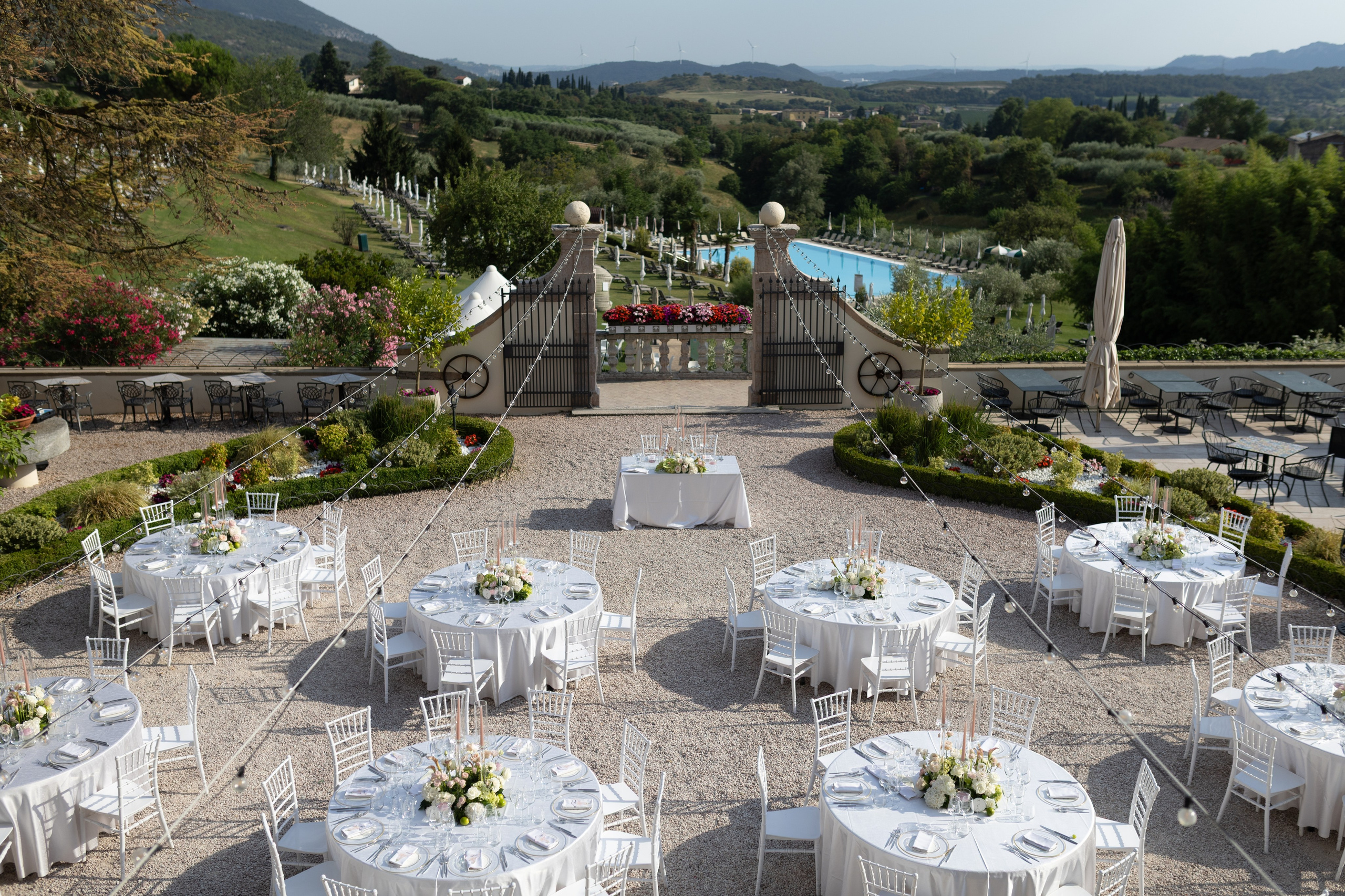 Madison & Dylan. Wedding photographer in Italy