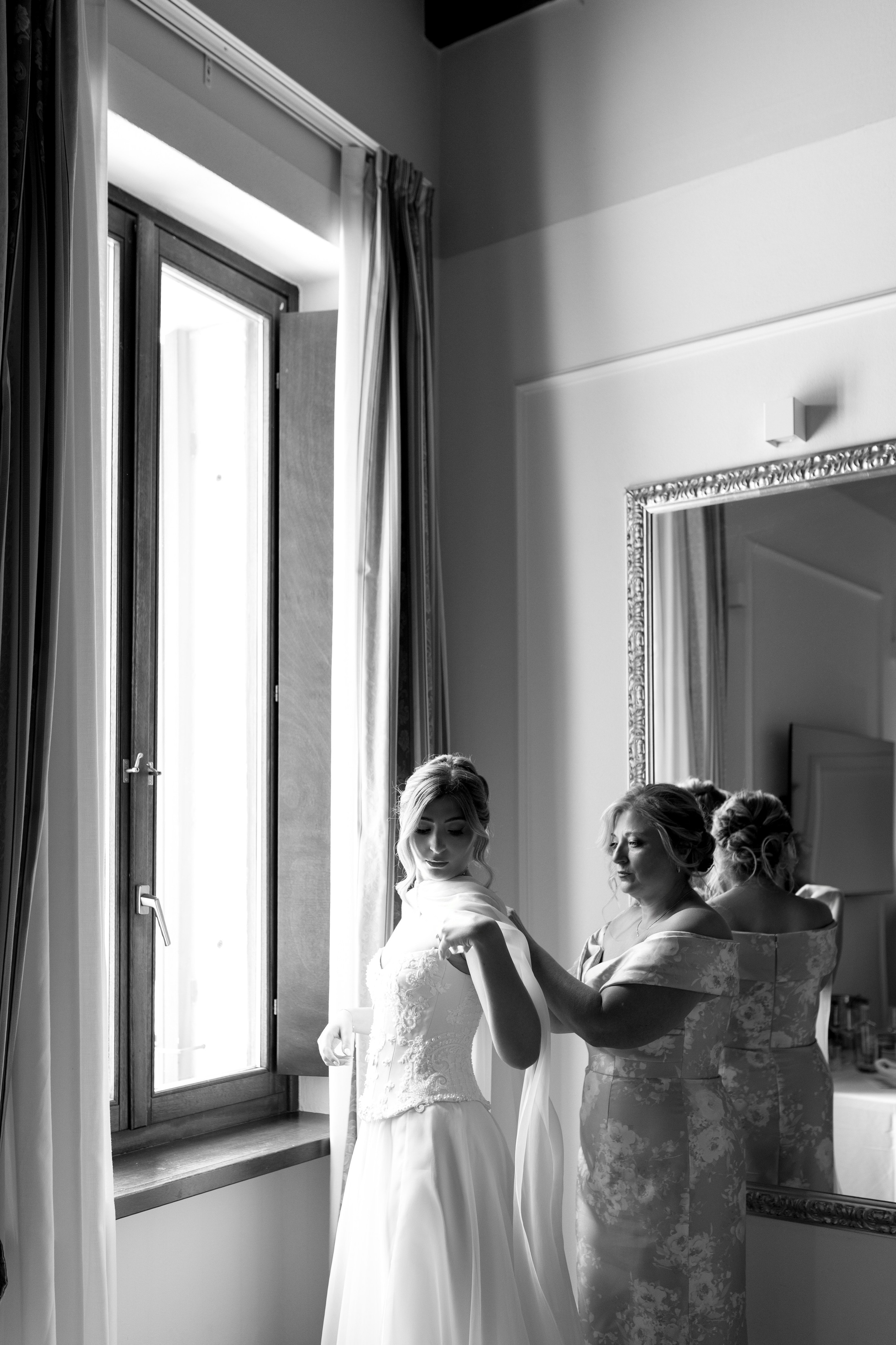 Madison & Dylan. Wedding photographer in Italy