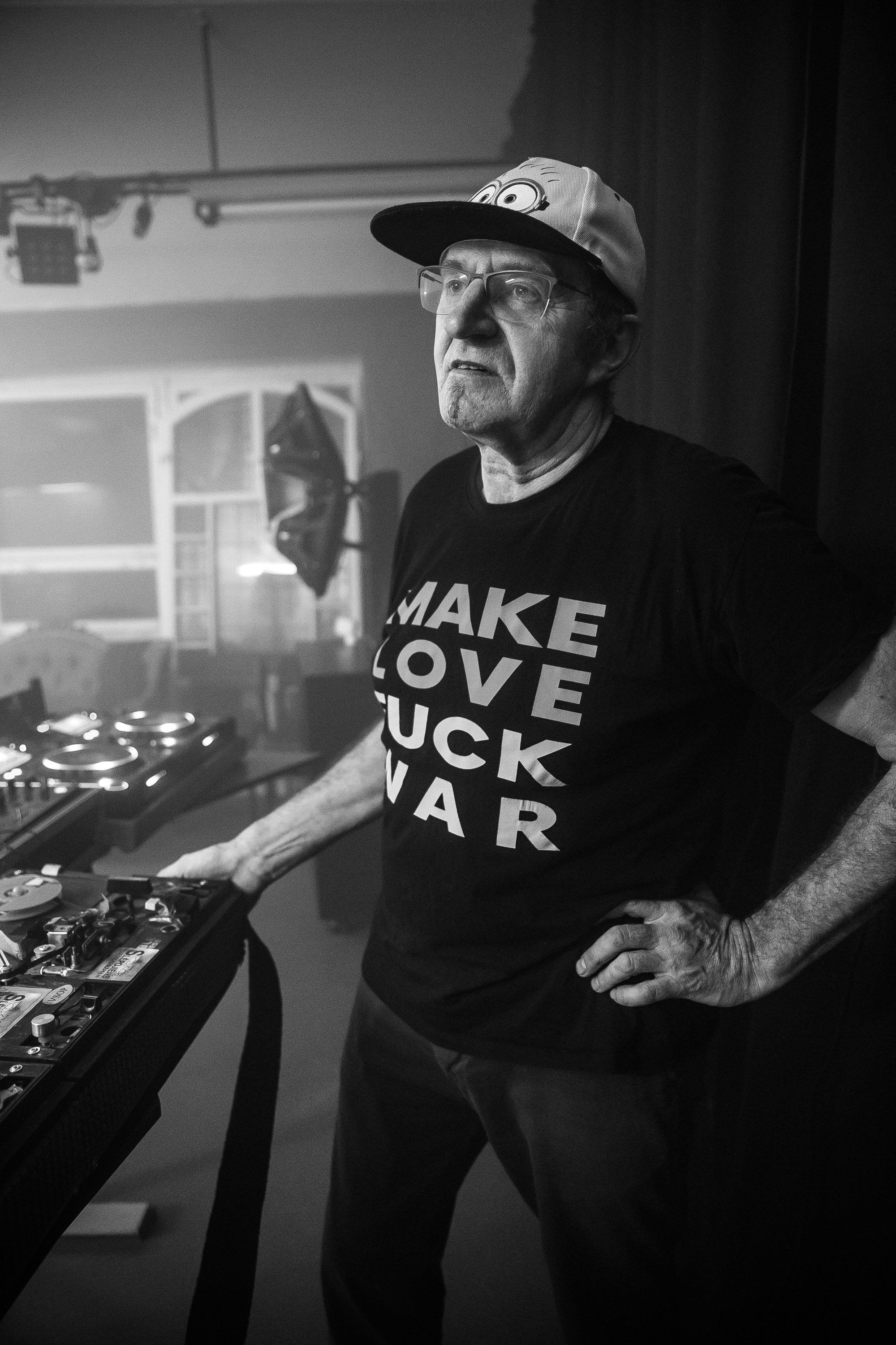 KINETIC radio pārraides viesis DJ Trakais Mārtinš 2024. Sandra Garanca Portrait and event photographer