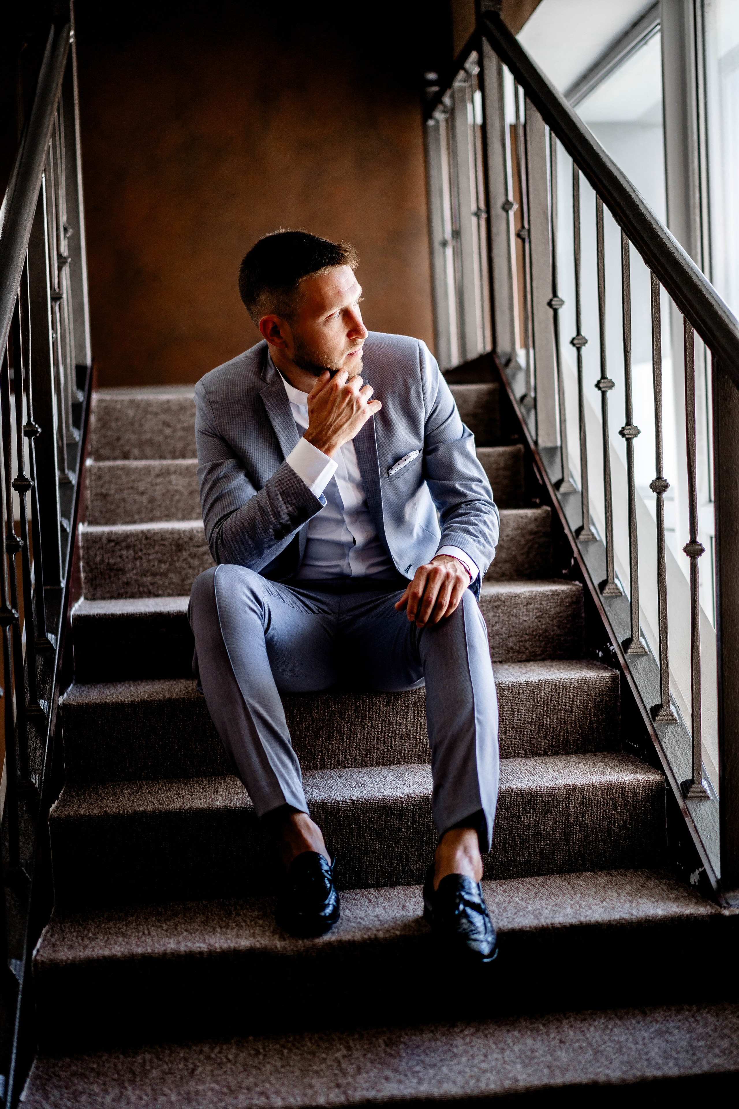 Der Bräutigam. Hochzeits- und Reportagefotograf für München, Regensburg, Deutschland RED LINE Media