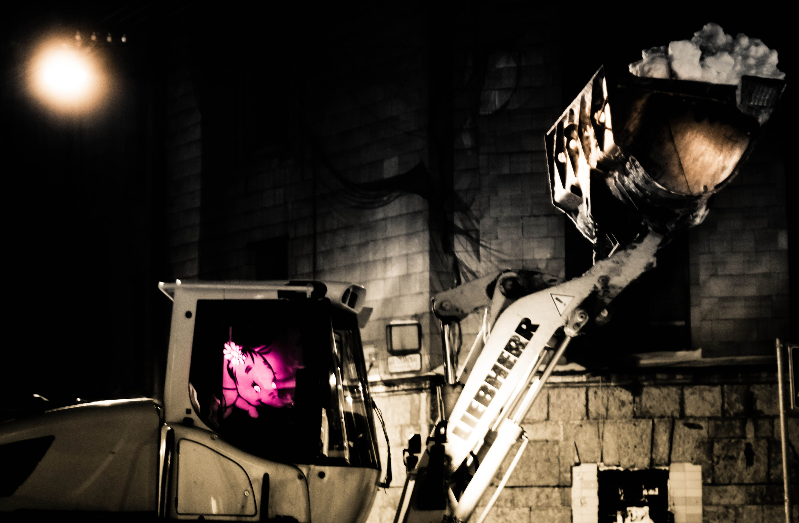 2011. Стрит-фотография, полная абсурда, идиотизма и красоты