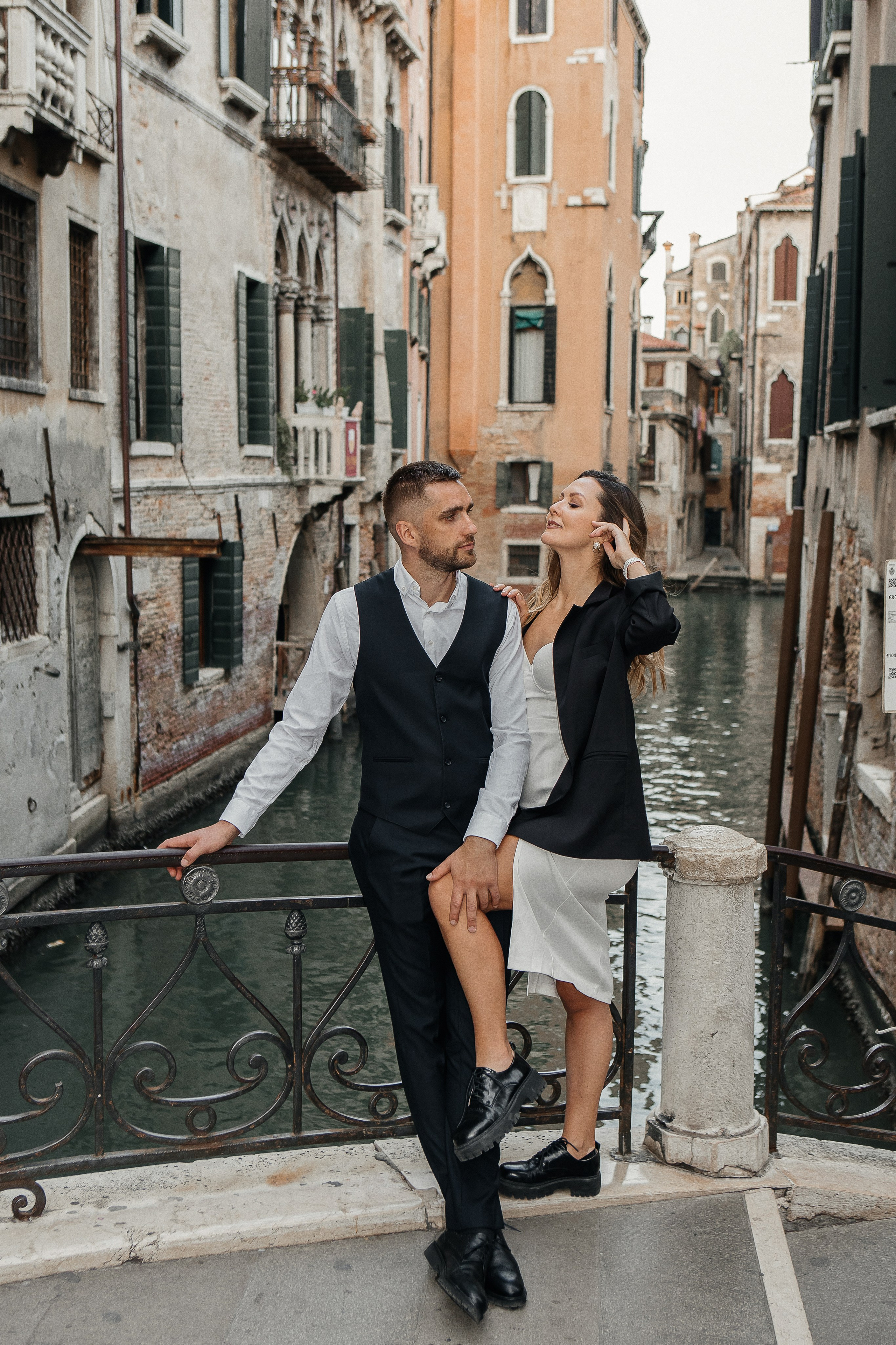 Love story in night Venice