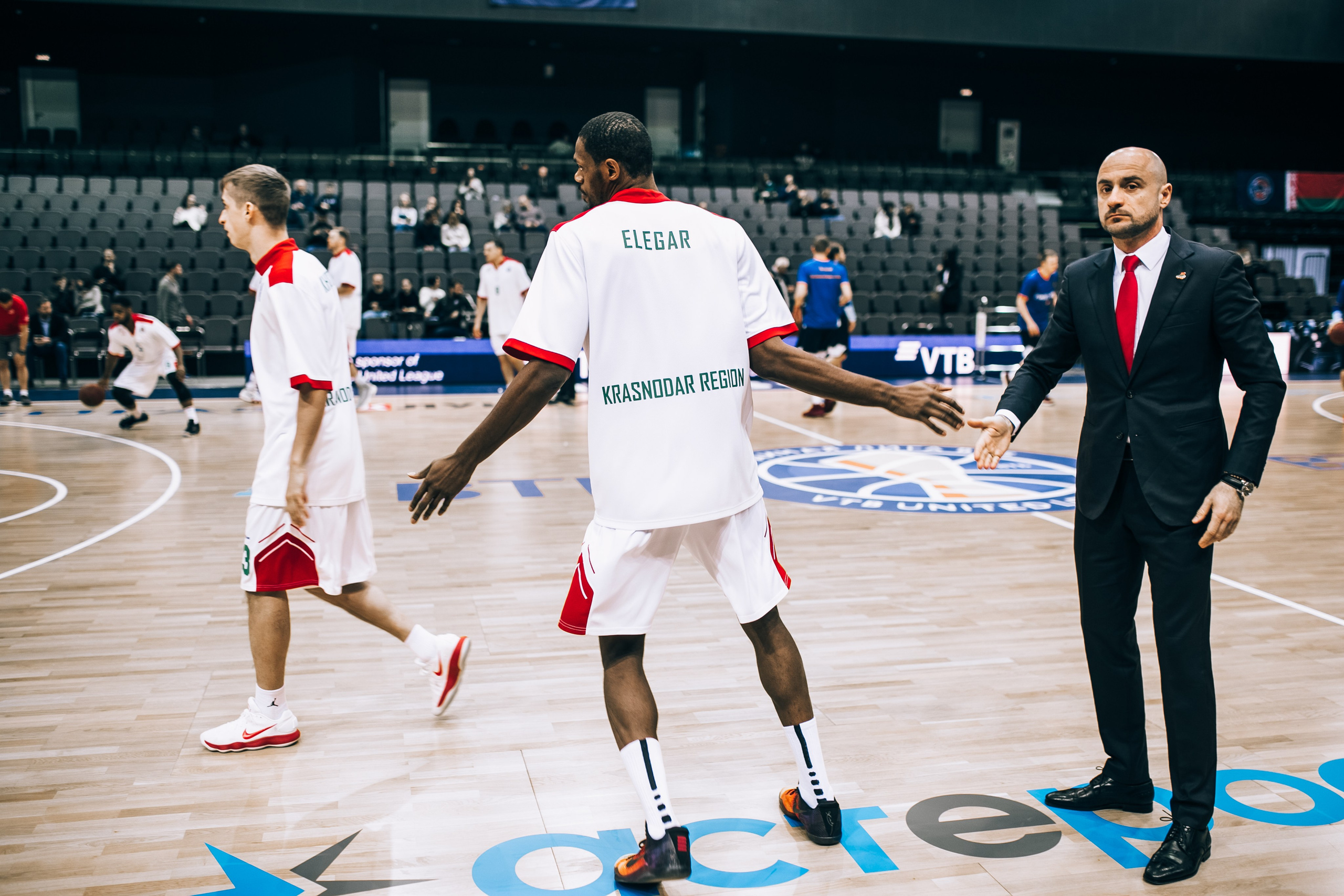 Basketball game Tsmoki-Minsk — Lokomotiv. Destination Wedding photographer Italy, France, Germany, Spain, Poland Oleg Zaicev