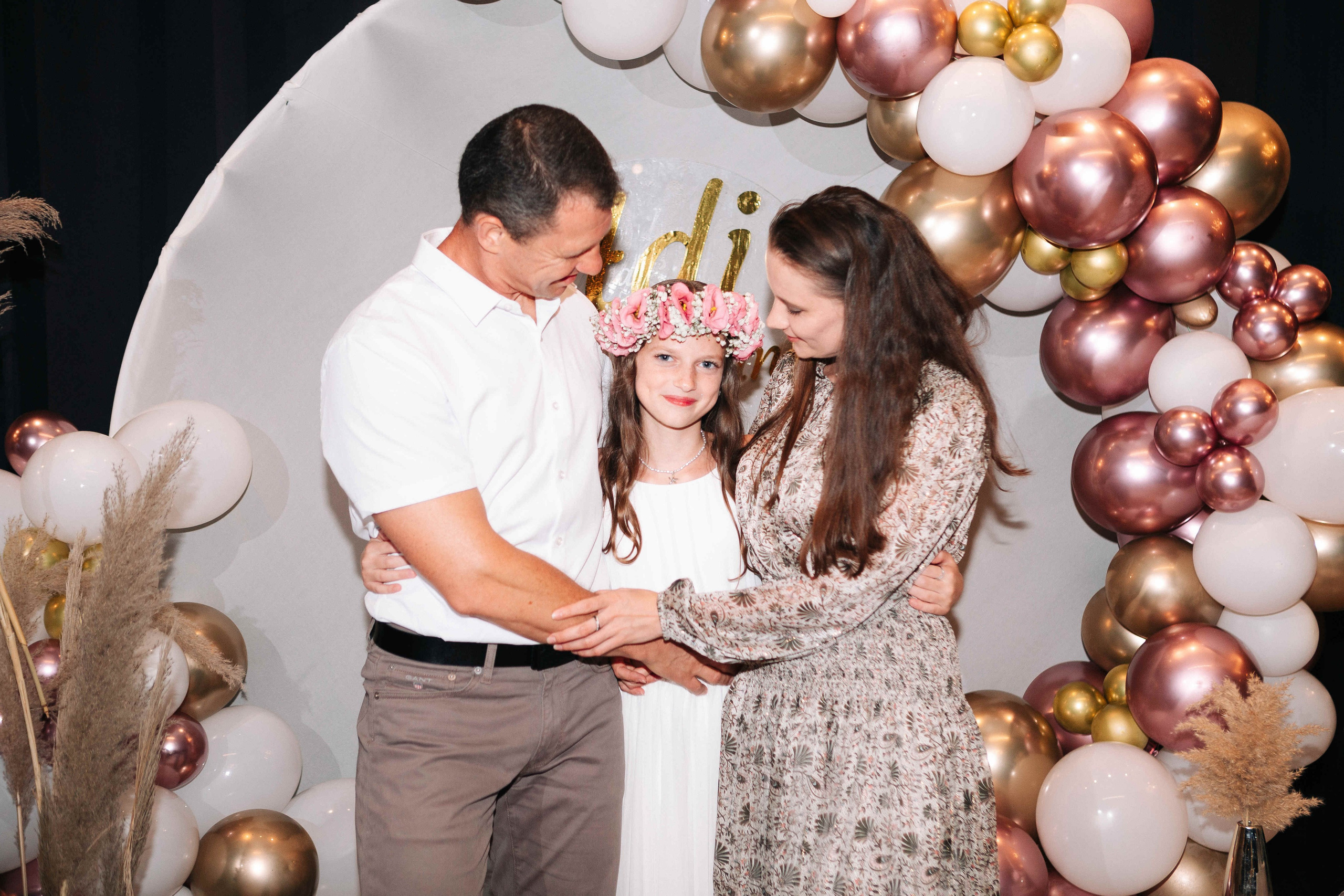 PARTY WITH FRIENDS. Https://shi-photo.com/