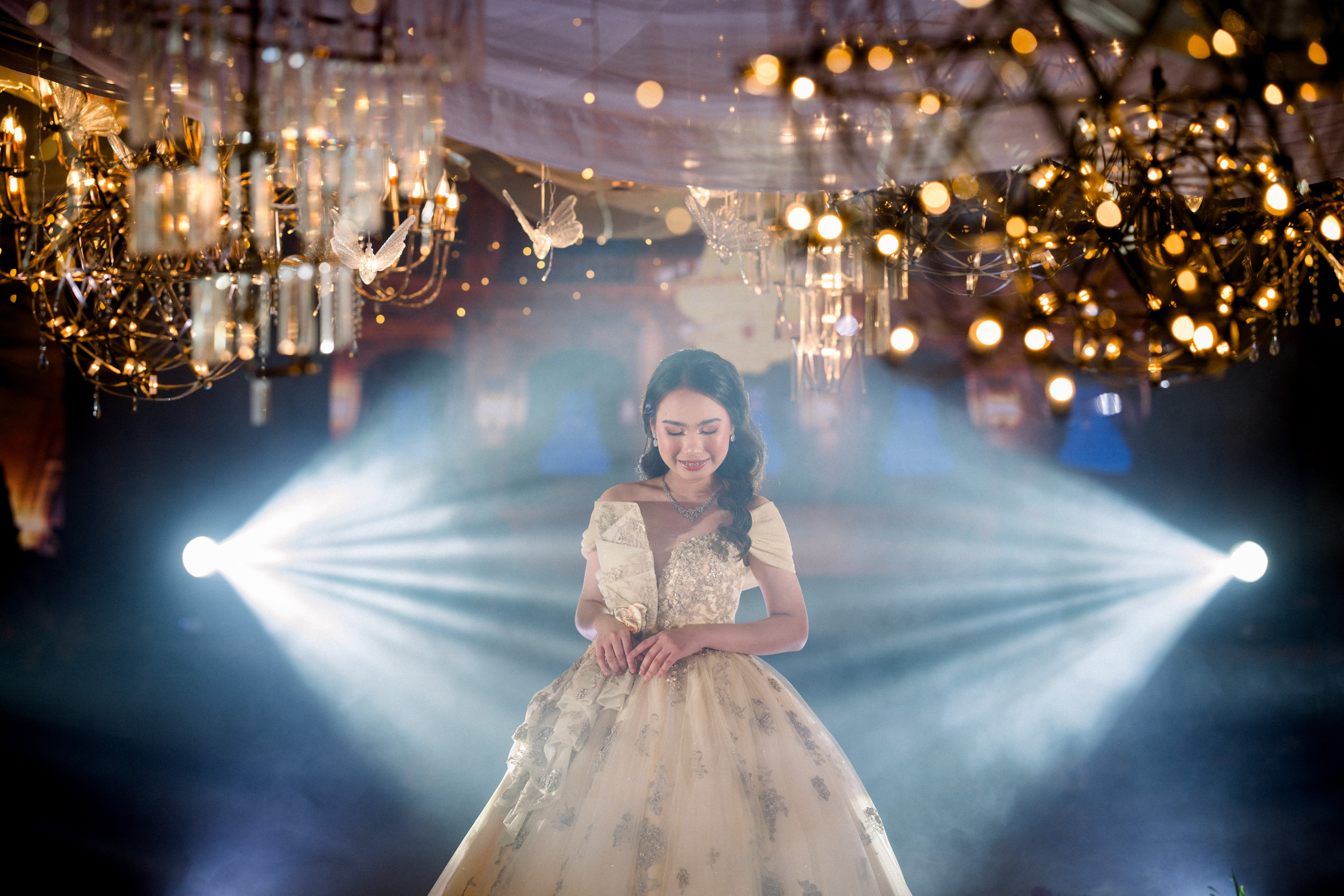 Debuts. Woody Weddings