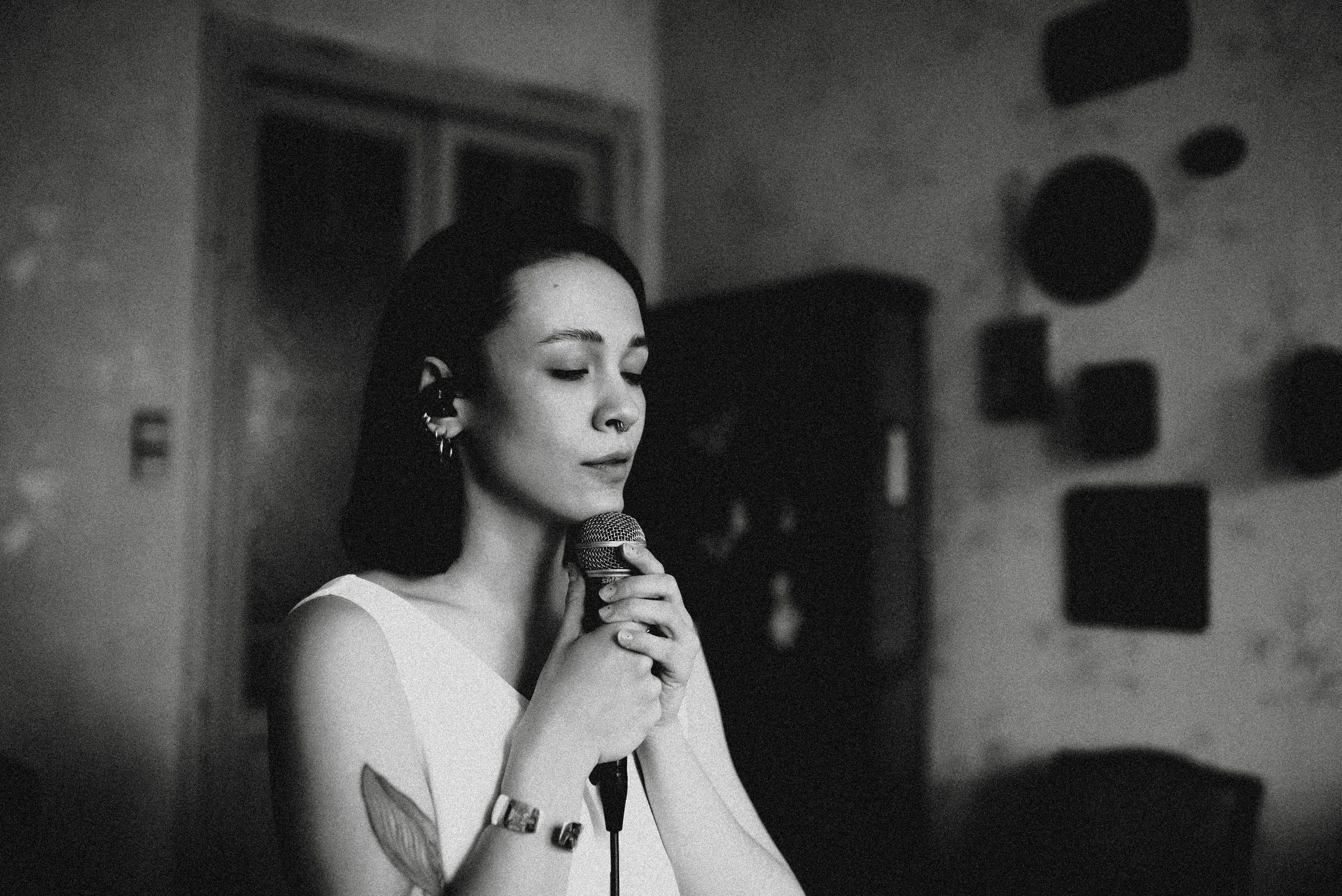 2025. Стрит-фотография, полная абсурда, идиотизма и красоты