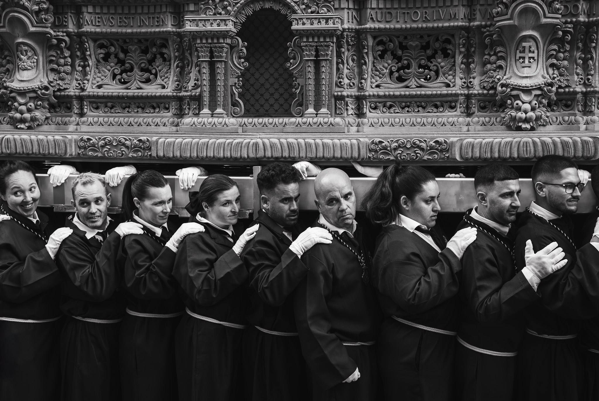 Zeev Kurlianchick is award-nominated photojournalist specializing in high-contrast documentary photography