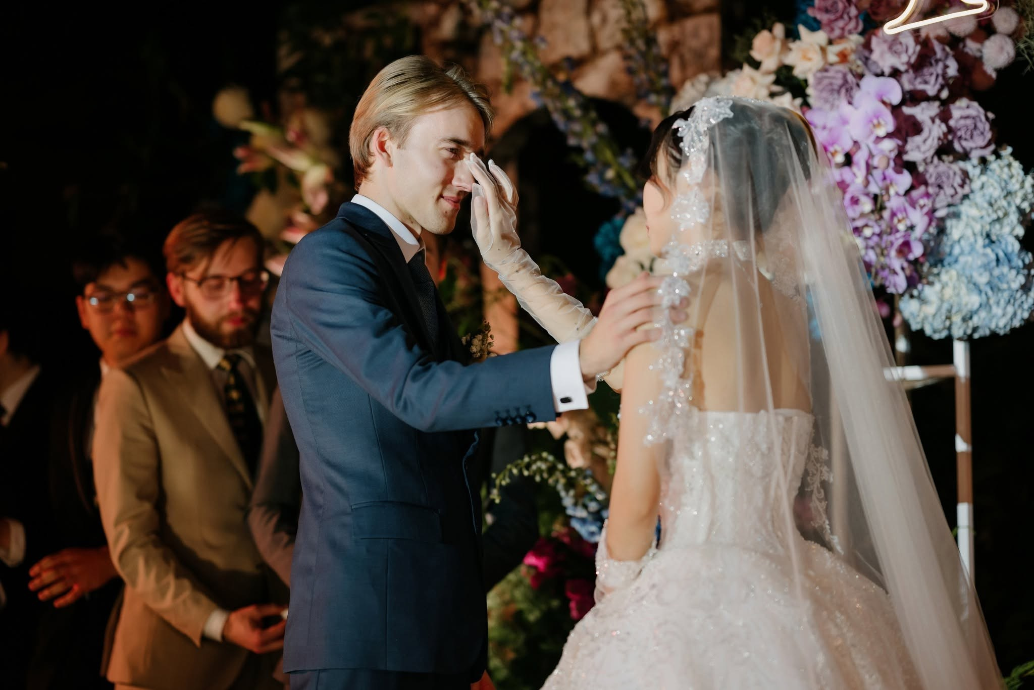 𝐊𝐞𝐥𝐥𝐢𝐞 & 𝐍𝐢𝐤𝐥𝐚𝐬 / Destination Wedding. Saigon Wedding Present | Art Beyond Moments