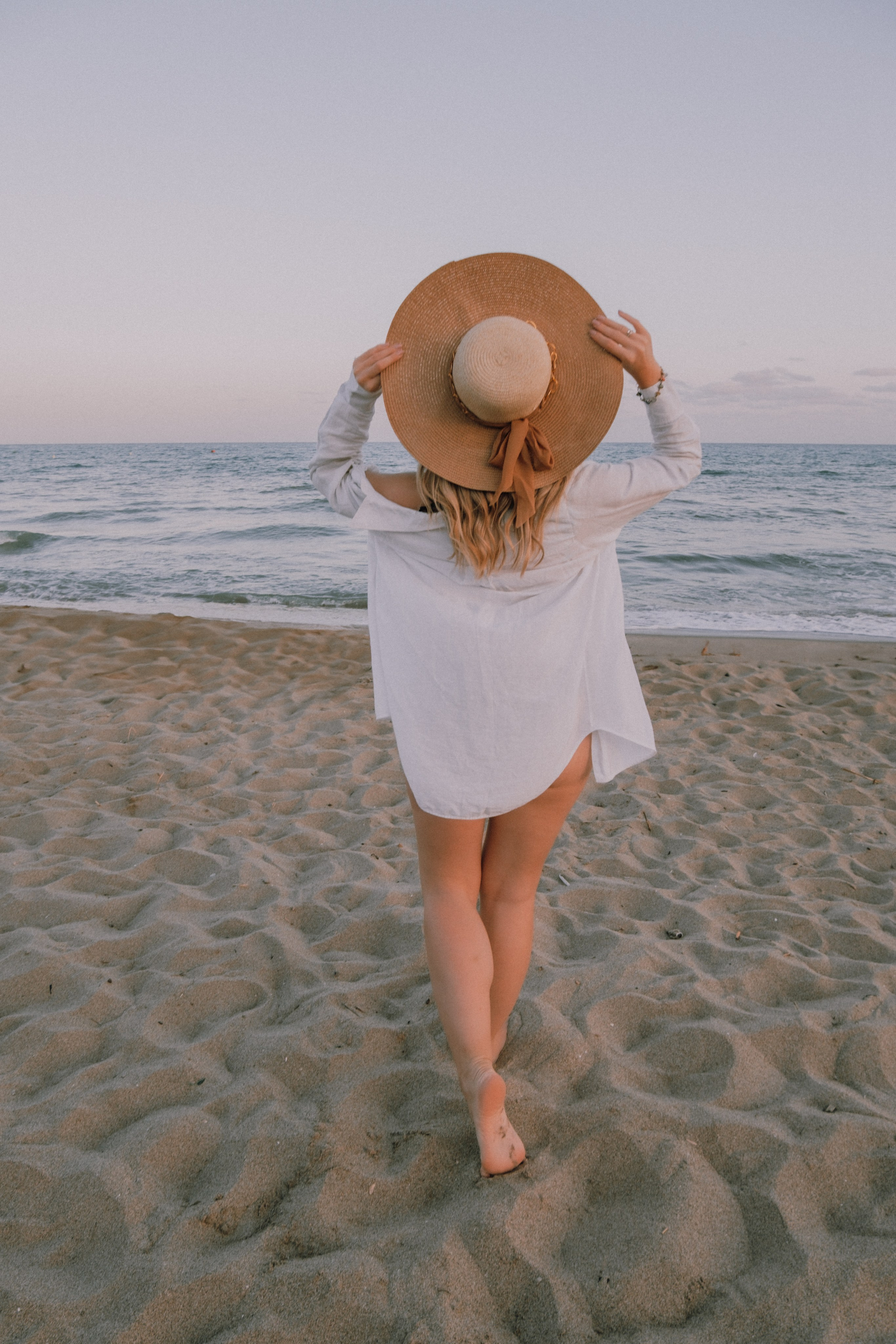 Sesión de amigas en la playa. Fotografía profesional en Calafell - Elena Medvedeva
