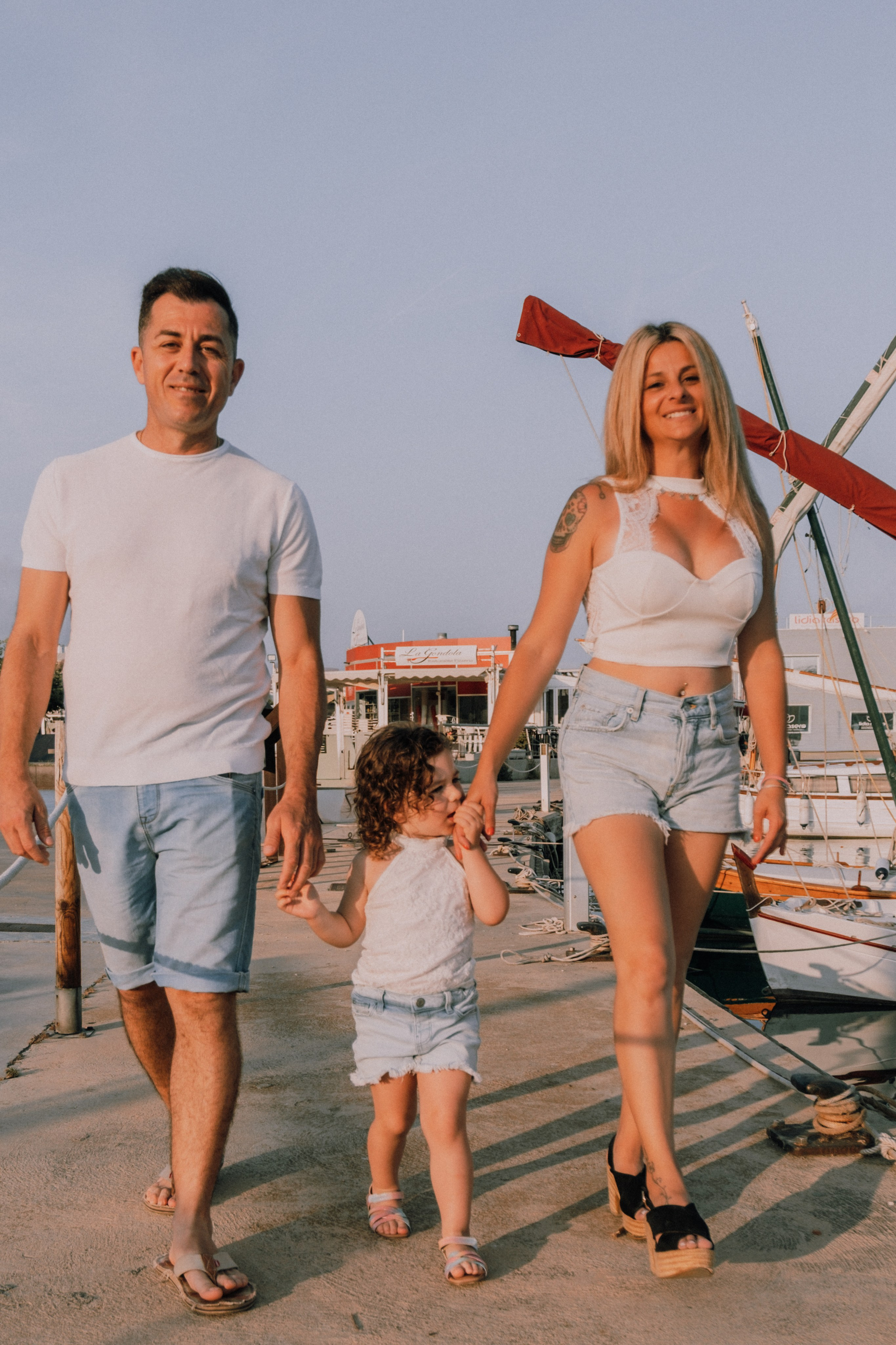 Sesión familiar en la playa. Fotografía profesional en Calafell - Elena Medvedeva