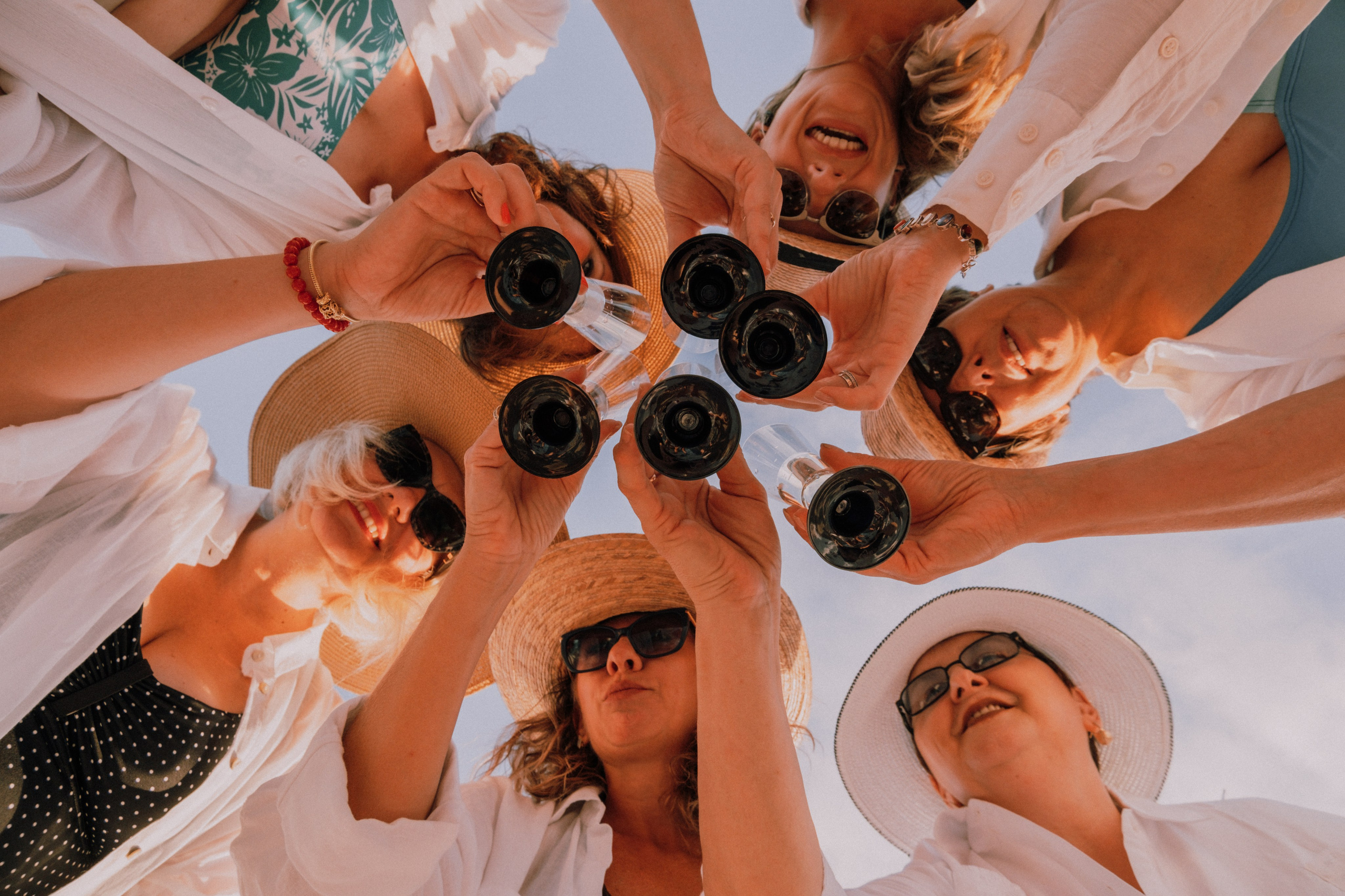 Sesión de amigas en la playa. Fotografía profesional en Calafell - Elena Medvedeva