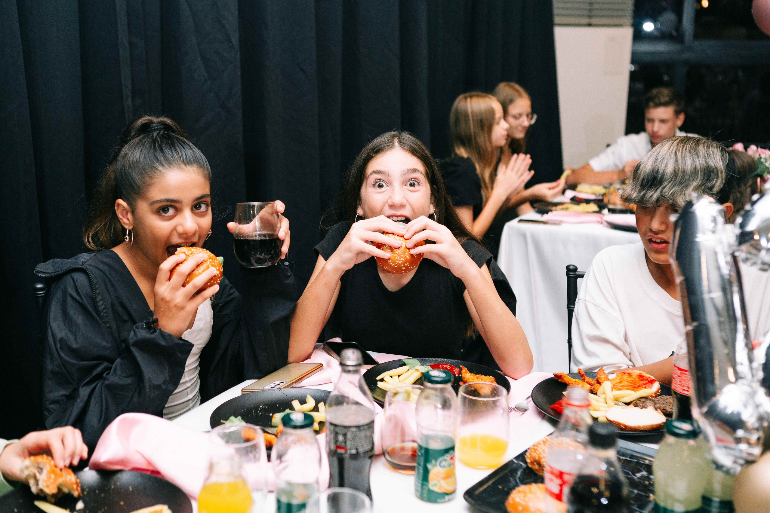 PARTY WITH FRIENDS. Https://shi-photo.com/