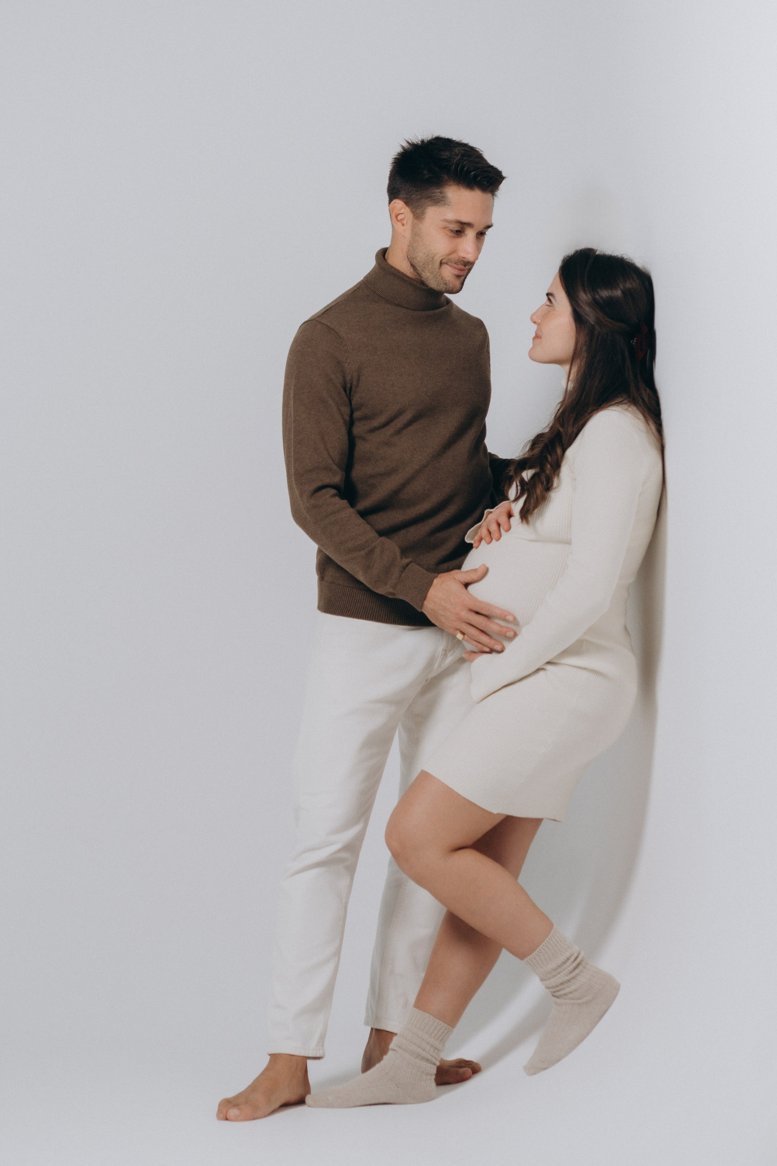 Maternity in studio. Family and wedding photographer in Italy Olga Kulikova