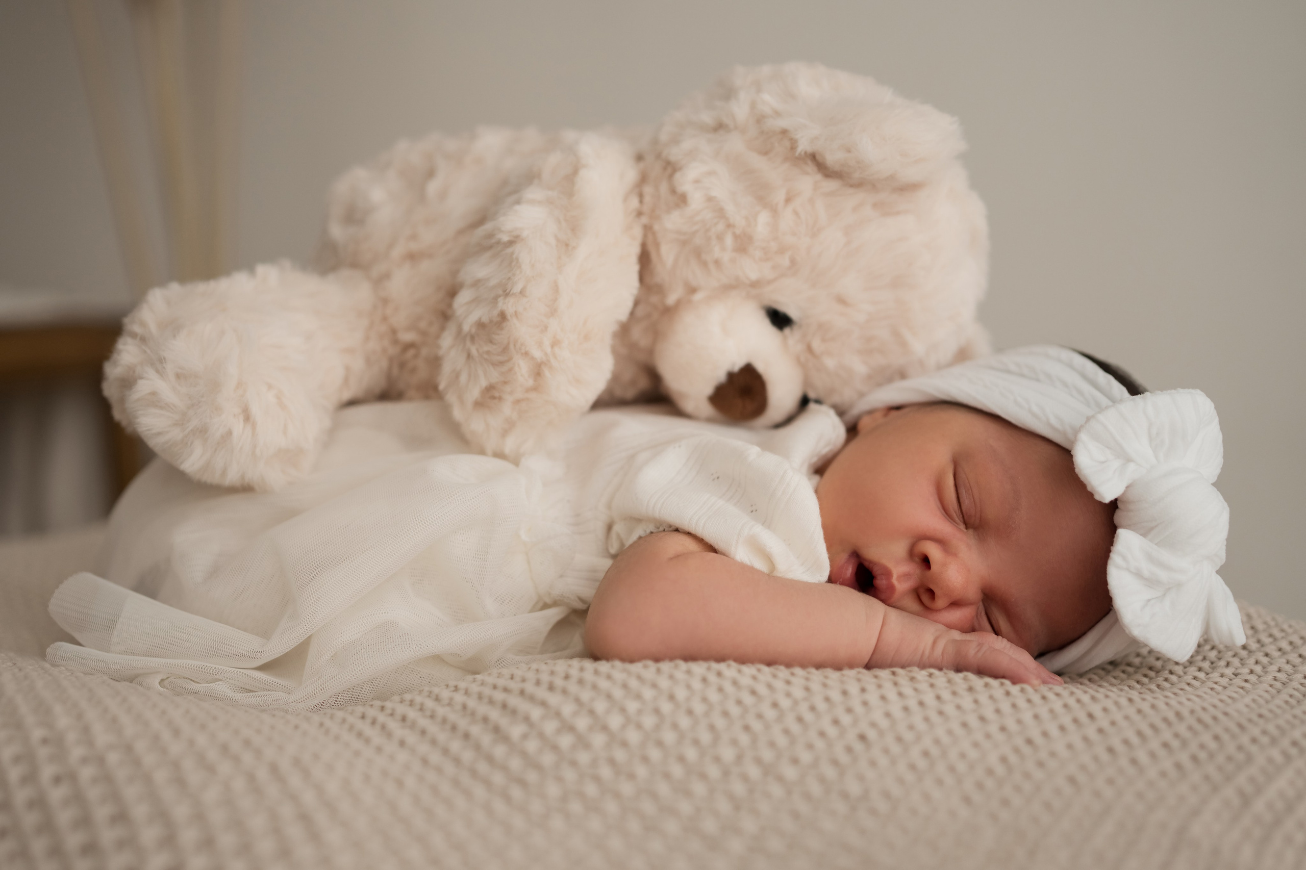 Sweet first days. Angela Iakovleva — Family Photographer in Dubai