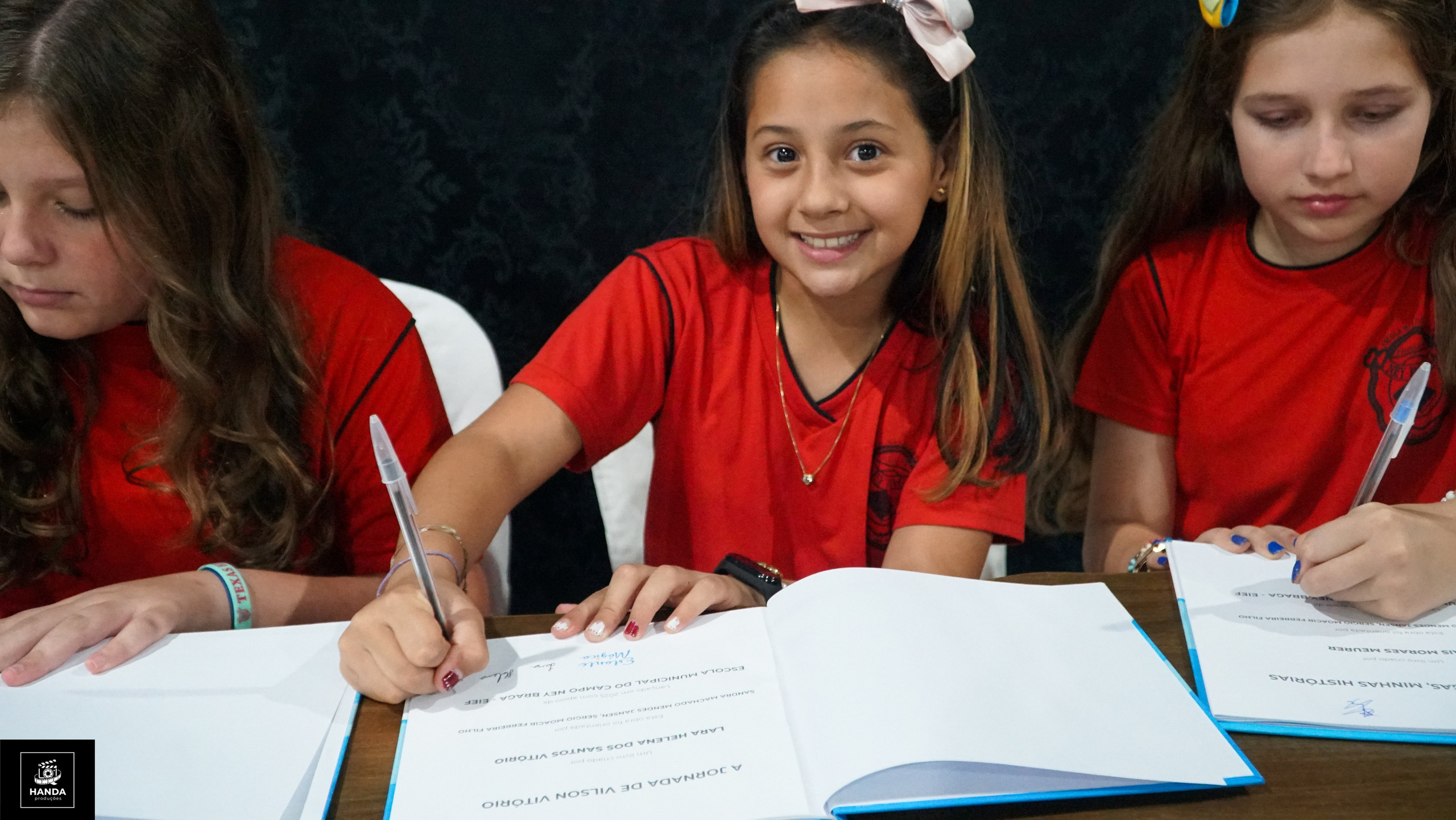 Noite autógrafos colégio Aurélio Buarque de Holanda. Handa Produções