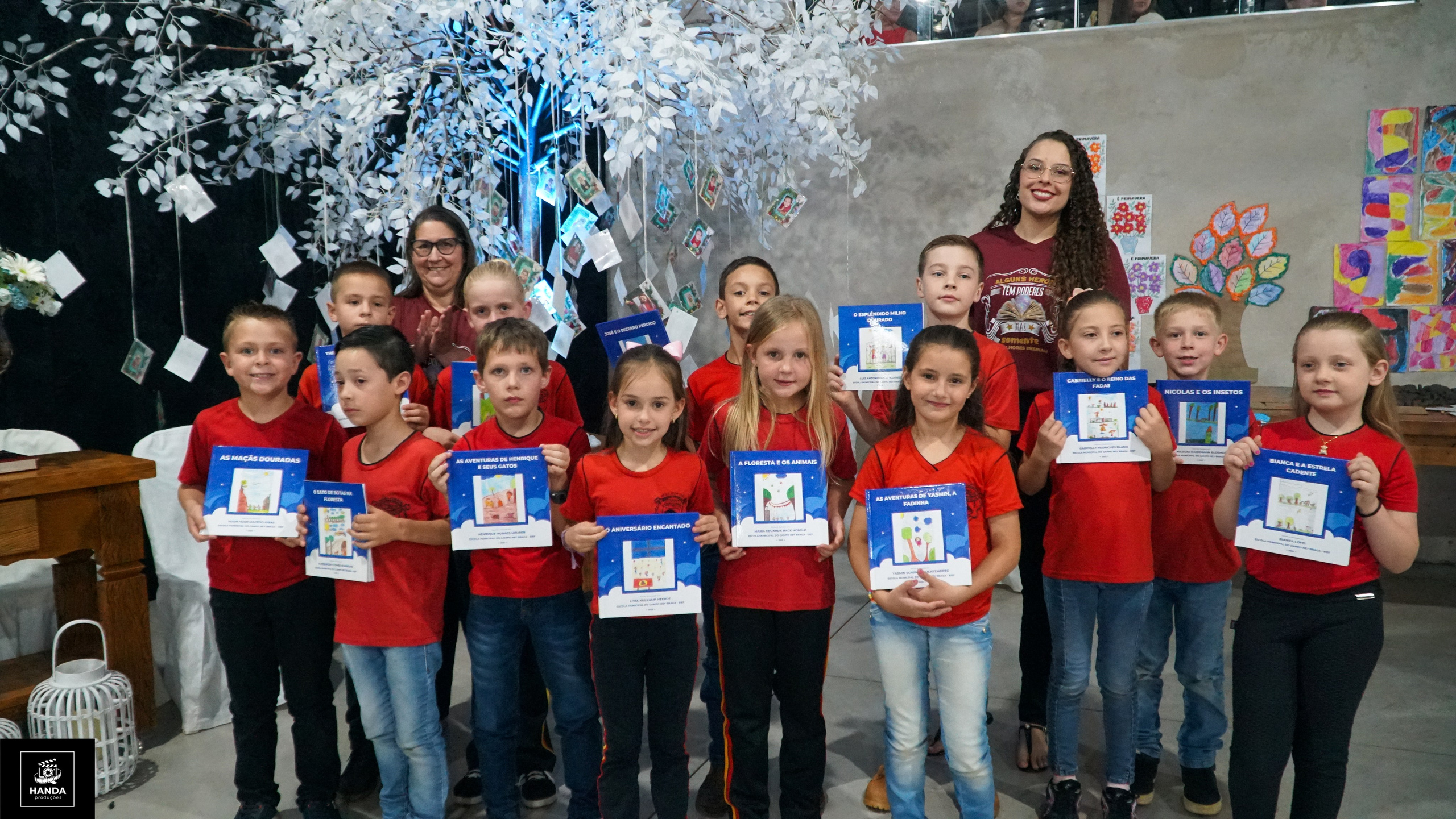 Noite autógrafos colégio Aurélio Buarque de Holanda. Handa Produções