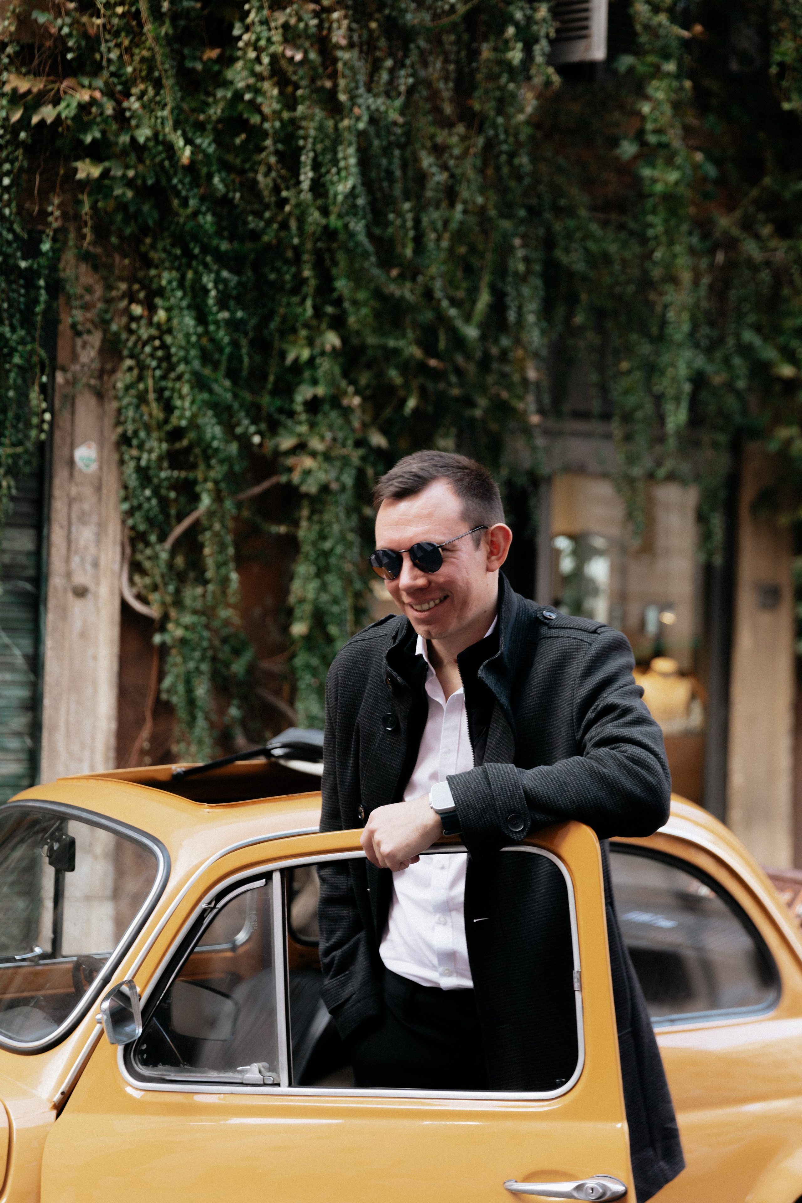 Fiat 500 and Vespa. Photographer in Rome