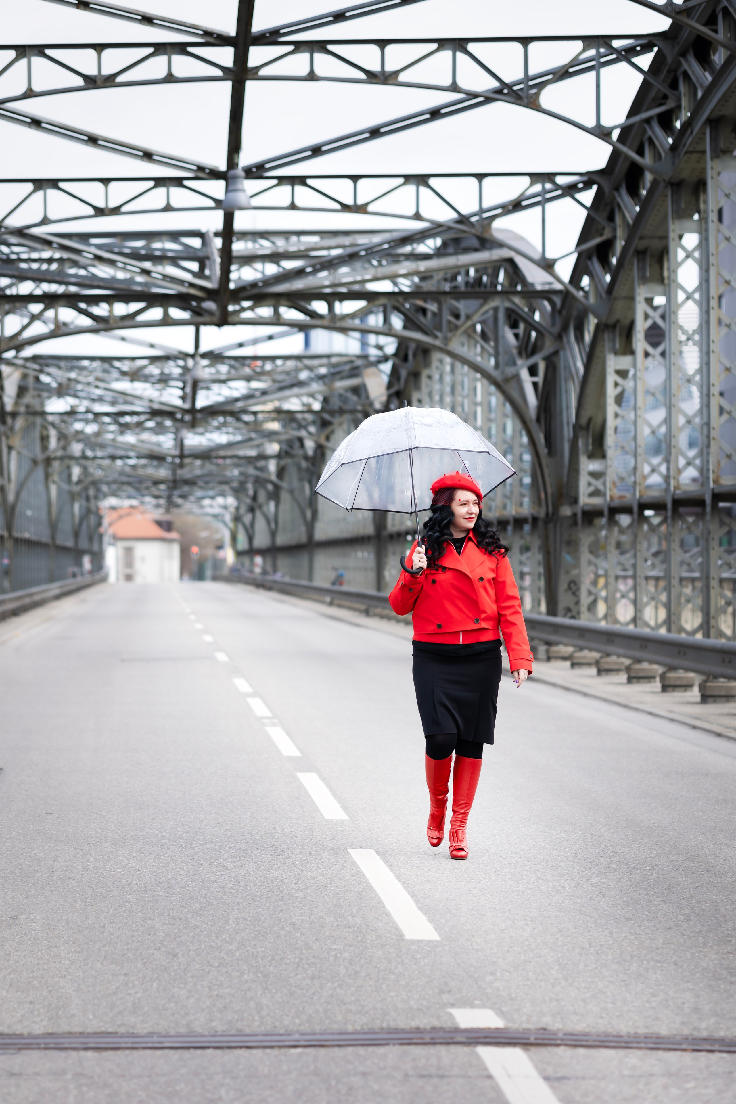 Balloons and red skirt. Фотограф в Мюнхене