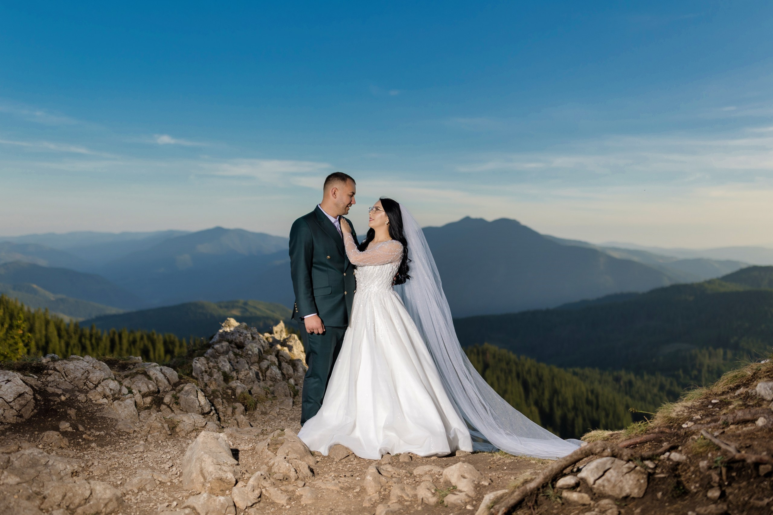 - nunta--fotograf-profesionist-botosani  - fotografie-nunta-romantica - imagini-nunta-in-natura-alin-chirila-fotograf  - fotografii-cuplu-indragostit-nunta-botosani  - sedinta-foto-miri-andrei-iustina-alinofotostudio  - amintiri-din-nunta-realizate-de-fotograf-profesionist  - povestea-nuntii-andrei-si-iustina-in-imagini-alinofotostudio-fotograf evenimente- evenimente Botoșani -fotograf Suceava - fotograf Iași- servicii foto. servicii foto Botoșani. servicii foto video Botoșani. fotograf nunta. fotograf evenimente. fotograf nunta Botoșani. Alin chirila. Alin chirila fotograf. Alinofotostudio.- servicii foto. servicii foto Botoșani. servicii foto video Botoșani. fotograf nunta. fotograf evenimente. fotograf nunta Botoșani. Alin chirila. Alin chirila fotograf. Alinofotostudio.fotograf stare civilă,poze stare civilă,album foto stare civilă,servicii foto suceava,fotograf evenimente suceava,fotograf nuntă suceava,poze cununie civilă,ședință foto stare civilă,sesiune foto suceava,fotograf profesionist suceava,fotograf botosani,stare civila botosani,alinofotostudio,alin chirila fotograf.servicii foto. servicii foto Botoșani. servicii foto video Botoșani. fotograf nunta. fotograf evenimente. fotograf nunta Botoșani. Alin chirila. Alin chirila fotograf. Alinofotostudio.fotograf stare civilă,poze stare civilă,album foto stare civilă,servicii foto suceava,fotograf evenimente suceava,fotograf nuntă suceava,poze cununie civilă,ședință foto stare civilă,sesiune foto suceava,fotograf profesionist suceava,fotograf botosani,stare civila povestitor prin fotografiebotosani,alinofotostudio,alin chirila fotograf,servicii foto. servicii foto Botoșani. servicii foto video Botoșani. fotograf nunta. fotograf evenimente. fotograf nunta Botoșani. Alin chirila. Alin chirila fotograf. Alinofotostudio.fotograf stare civilă,poze stare civilă,album foto stare civilă,servicii foto suceava,fotograf evenimente suceava,fotograf nuntă suceava,poze cununie civilă,ședință foto stare civilă,sesiune foto suceava,fotograf profesionist suceava,fotograf botosani,stare civila botosani,alinofotostudio,alin chirila fotograf,cununie religioasă botoșani,andreea și neculai,capela militară botoșani,foto conacul zăicești,fotograf nuntă botoșani,fotograf cununie religioasă,foto evenimente botoșani,poze cununie capela militară,ședință foto zăicești,fotograf profesionist botoșaniMire și mireasă – Sergiu & Liliana – ziua nunții, 2024  - Emoții în ziua nunții – Sergiu și Liliana  - Dansul mirilor – fotografie artistică nuntă 2024  - Sedinta foto romantică în natură – Sergiu & Liliana  - Rochia de mireasă și detalii de nuntă elegan-Album de cununie civilă Florin și Anda – Fotografii profesionale realizate de Alin Chirilă în Botoșani -fotograf prin fotografie-Ședință foto Trash the Dress pe muntele Rarău cu Iulian și Iuliana – fotografie de cuplu, natură montană, emoție autentică surprinsă de Alin Chirilă, povestitor prin fotografie.- "Iulian și Iuliana pe crestele Rarăului – fotografie Trash the Dress în natură"  - "Cuplu îmbrățișat la apus pe muntele Rarău – ședință foto după nuntă"  - "Rochie de mireasă în vânt pe munte – Trash the Dress Rarău-1. Iulian și Iuliana pe muntele Rarău – ședință foto Trash the Dress în natură, cu peisaj montan spectaculos  2. Cuplu în îmbrățișare pe Rarău – emoție autentică surprinsă după nuntă  3. Rochie de mireasă în bătaia vântului – fotografie artistică Trash the Dress în munți  4. Mire și mireasă privind spre orizont – dragoste și libertate pe muntele Rarău  5. Iuliana zâmbind în rochia de mireasă – portret în natură, Trash the Dress  6. Iulian ținându-și mireasa de mână – ședință foto romantică pe munte  7. Detaliu cu rochia pe stâncă – estetică naturală Trash the Dress Rarău  8. Cuplu în mers pe poteca Rarăului – fotografie simbolică de după nuntă  9. Apus de soare pe Rarău în spatele mirilor – imagine de poveste Trash the Dress  10. Iulian și Iuliana râzând împreună – momente autentice surprinse de Alin Chirilă, povestitor prin fotografie