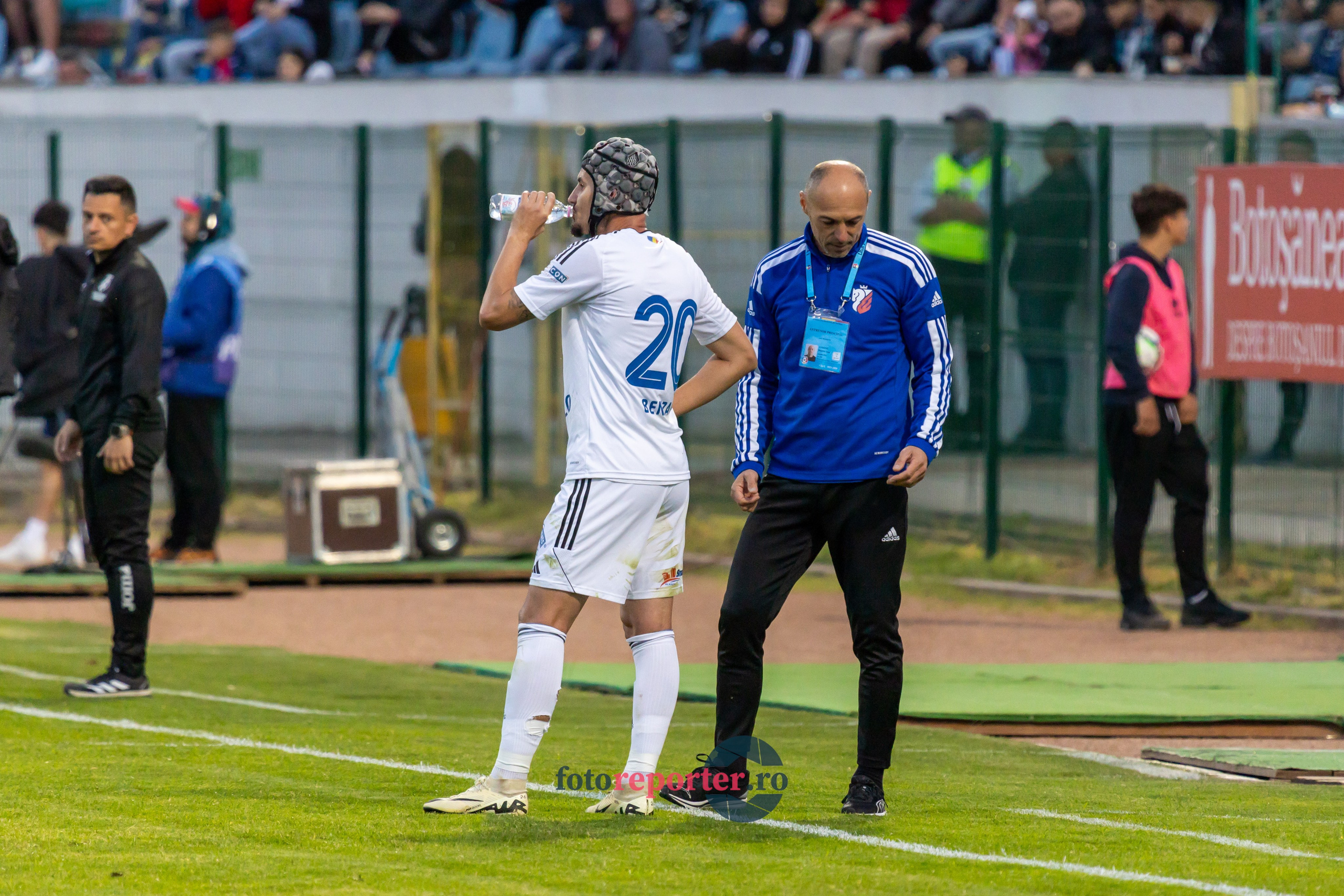 Galerie Foto: FC Botoșani vs. CS Mioveni - Pe 17 mai 2024, am fost martorii unei partide incredibile între FC Botoșani și CS Mioveni, în prima manșă a barajului pentru evitarea retrogradării. În fața unui stadion plin de emoție și speranță, echipa noastră a obținut o victorie importantă, cu un gol marcat de Aldair în minutul 93. 💪 *FC Botoșani 1-0 CS Mioveni*⚽️ Urmăriți momentele cheie ale meciului și bucuria suporterilor în această galerie foto! Pregătiți-vă pentru meciul de retur de pe 24 mai, când vom lupta din nou pentru a rămâne în prima ligă.#FCBotoșani #CSMioveni #BarajRetrogradare #ForzaBotoșani 