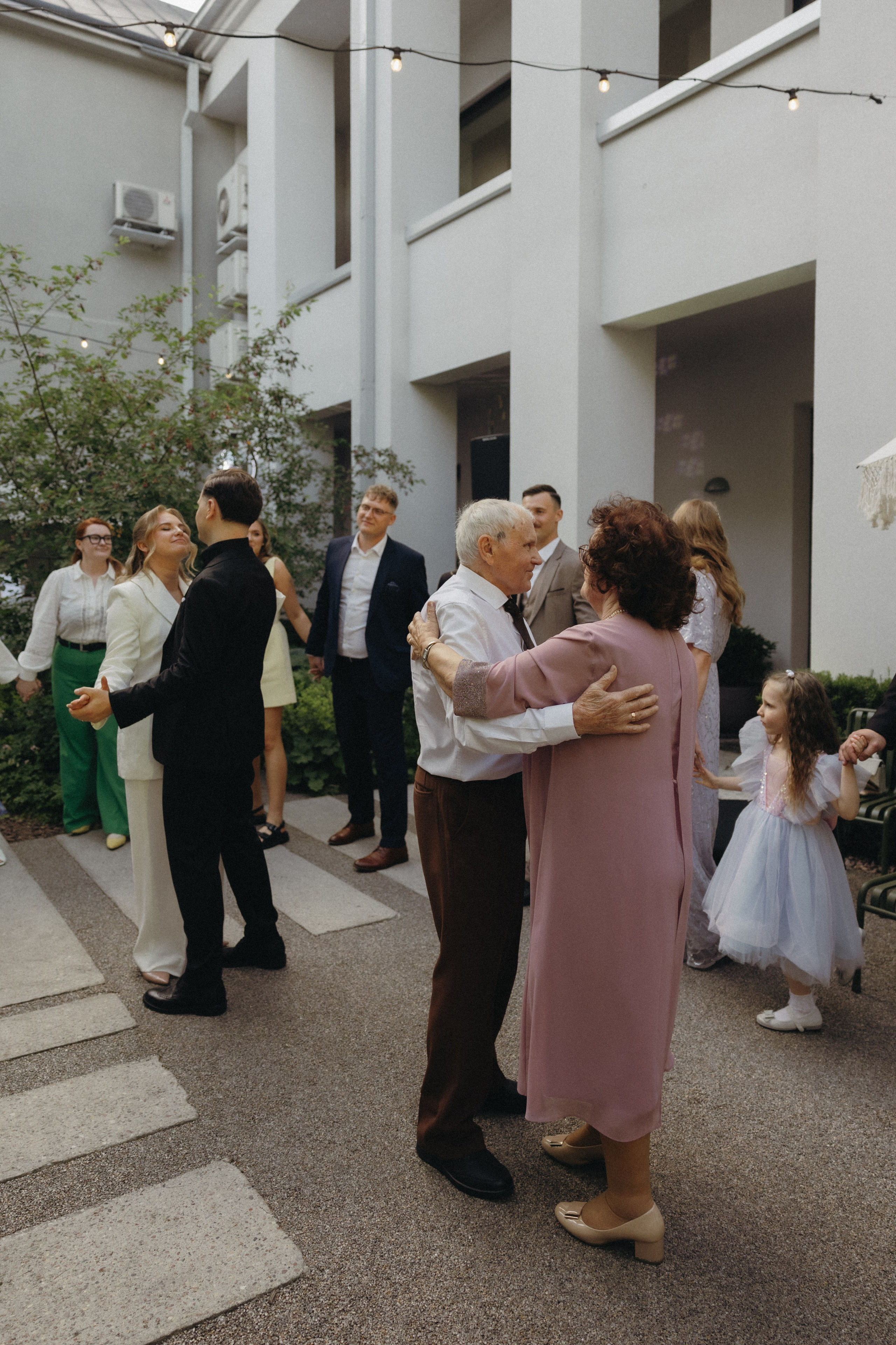 Paulina ir Deivydas | vestuvės Vynvytyje | Kaunas 2025. Vestuvių ir šeimų fotografė Lena Bondarenko / belove photo