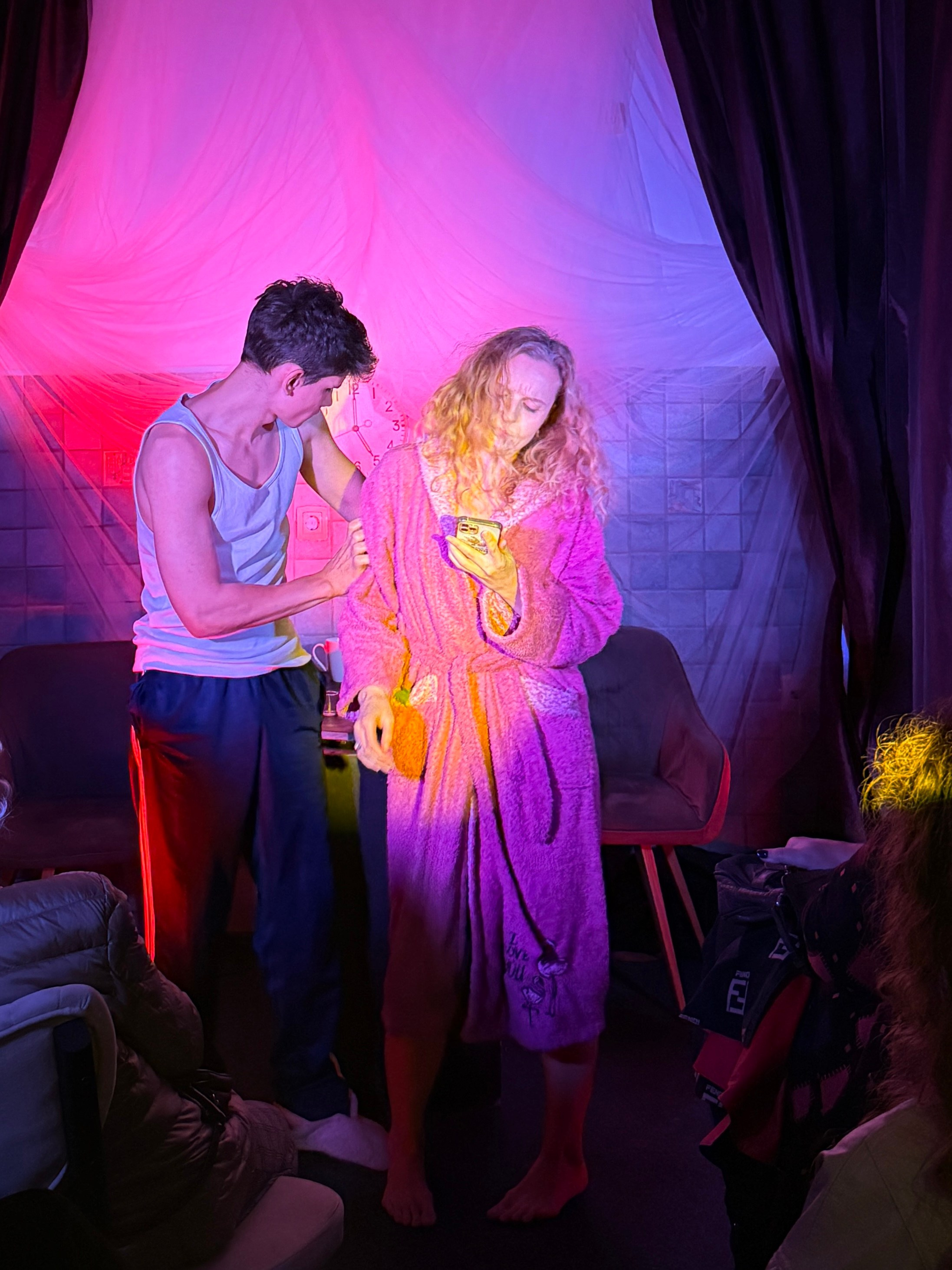 Фоторепортаж вистави у Будві. Портретний фотограф Альона Новгородцева