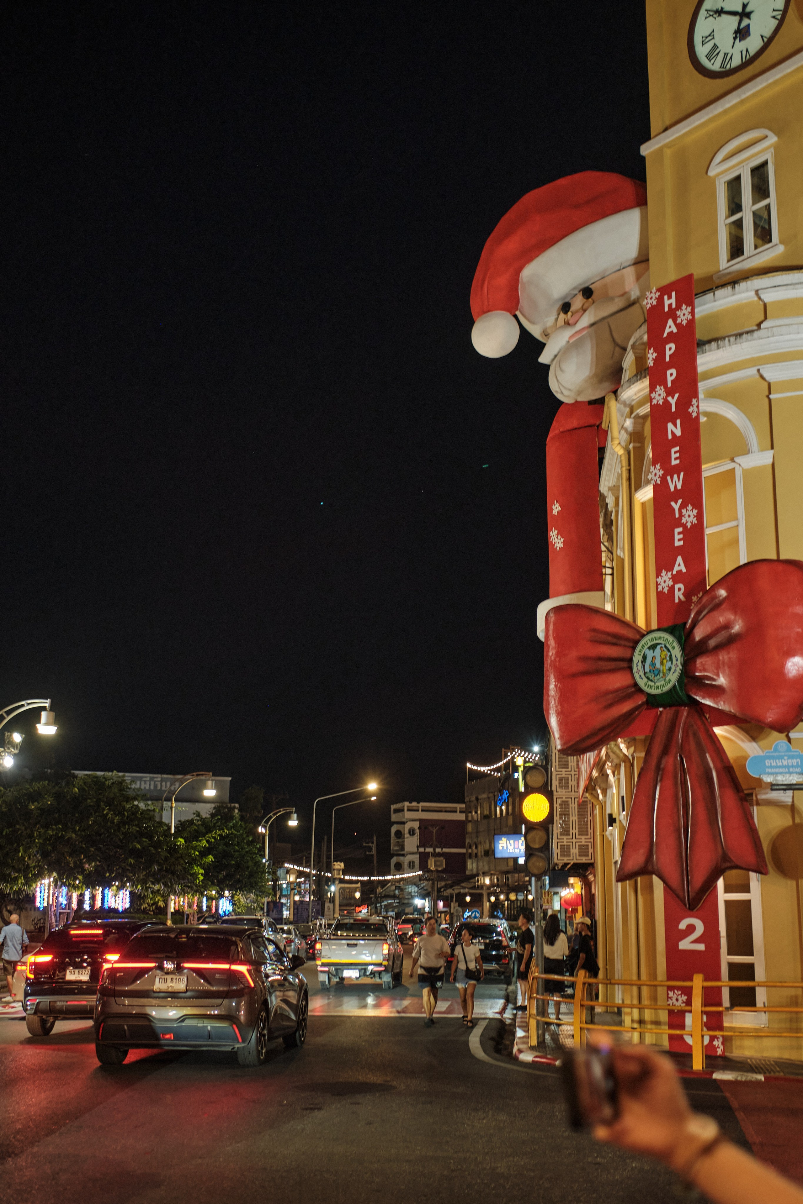 Phuket streets. New year. Portrait photographer Alena Novgorodtseva