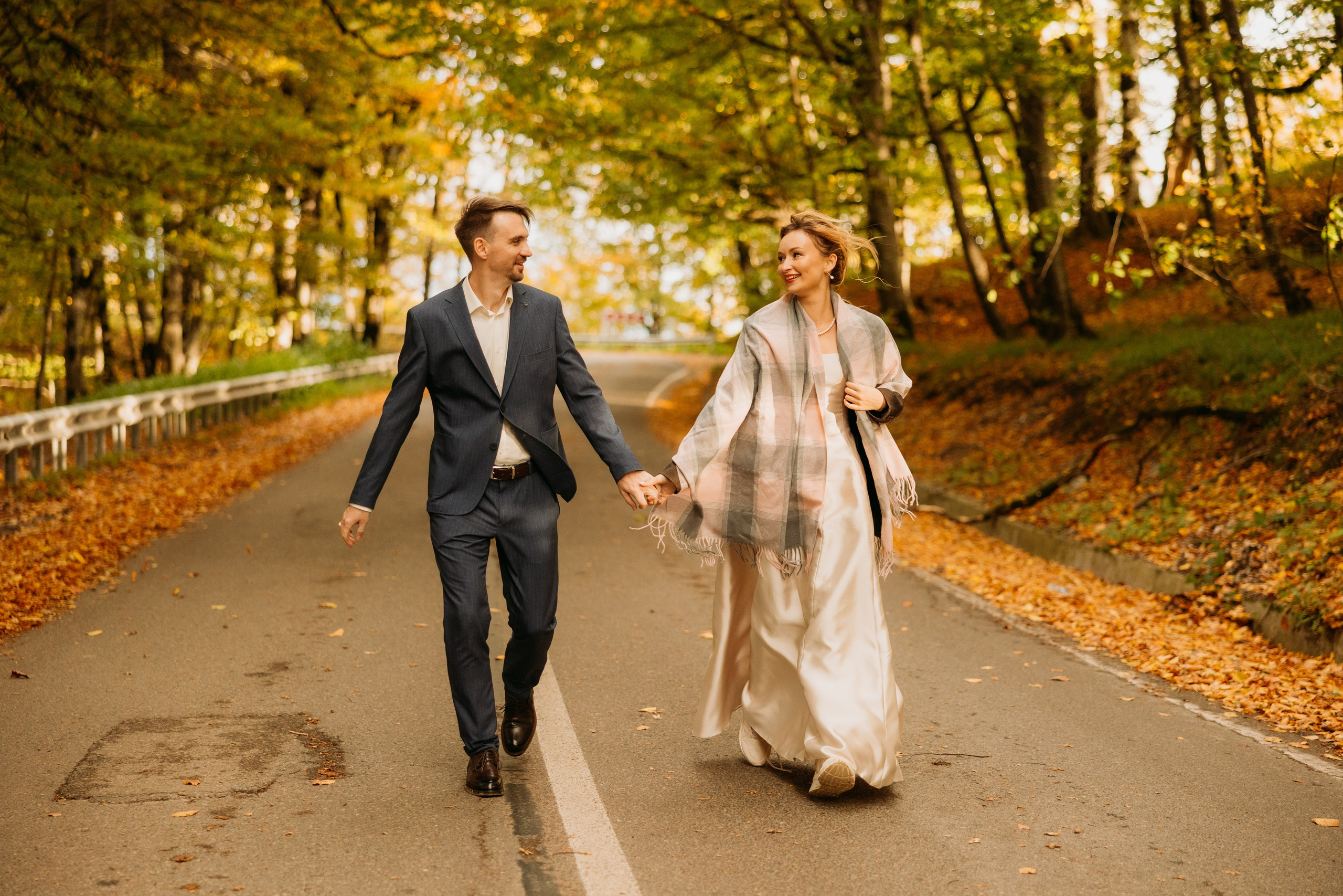 Love in Autumn forest. Wedding photographer in Tbilisi Ioseb Mamniashvili
