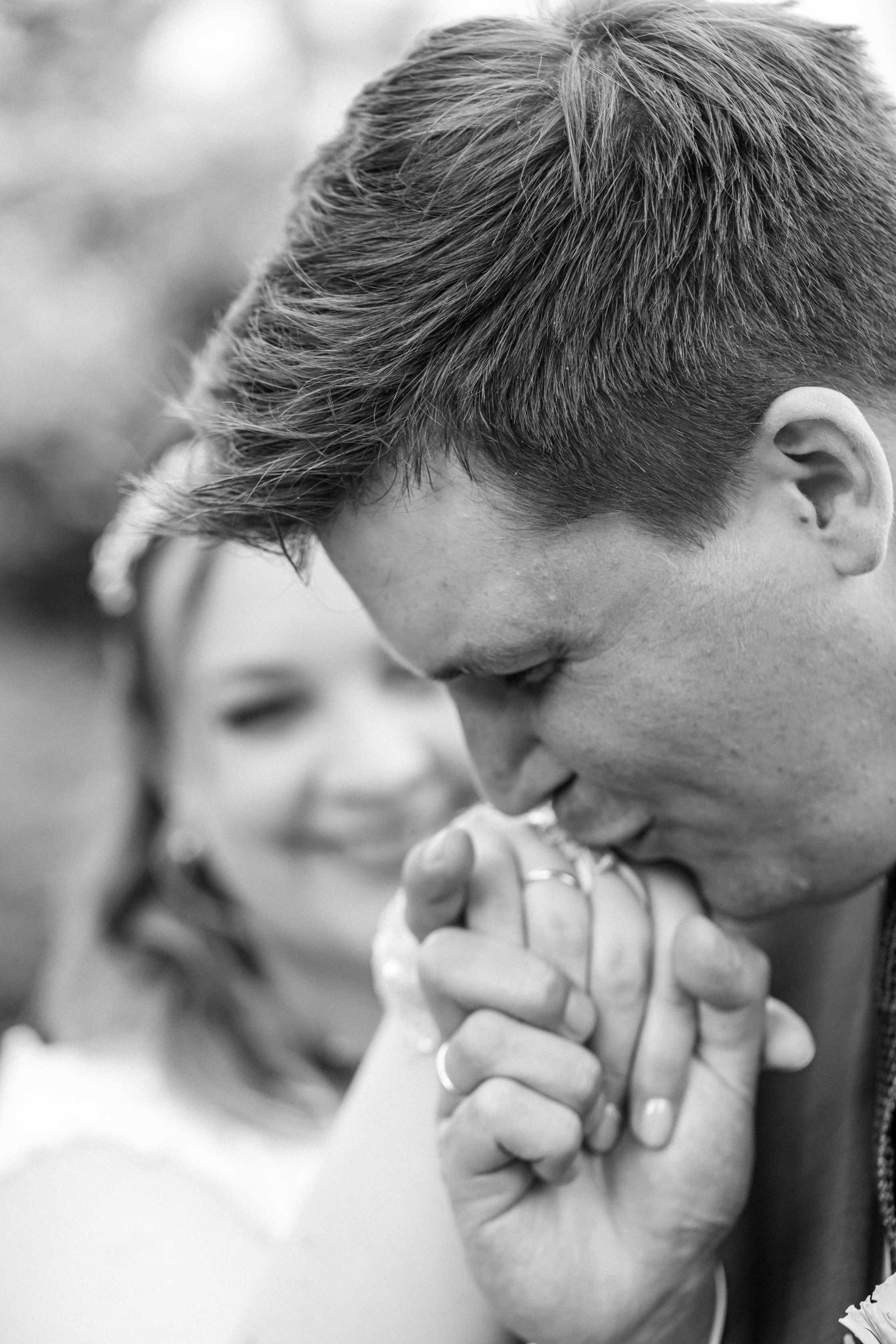 Kirchliche Trauung in Oerlinghausen – Emotionale Hochzeitsfotos & Stilvolle Reportagen!. Hochzeitsfotografin in Gütersloh | Authentische Hochzeitsreportagen | TK Photographie