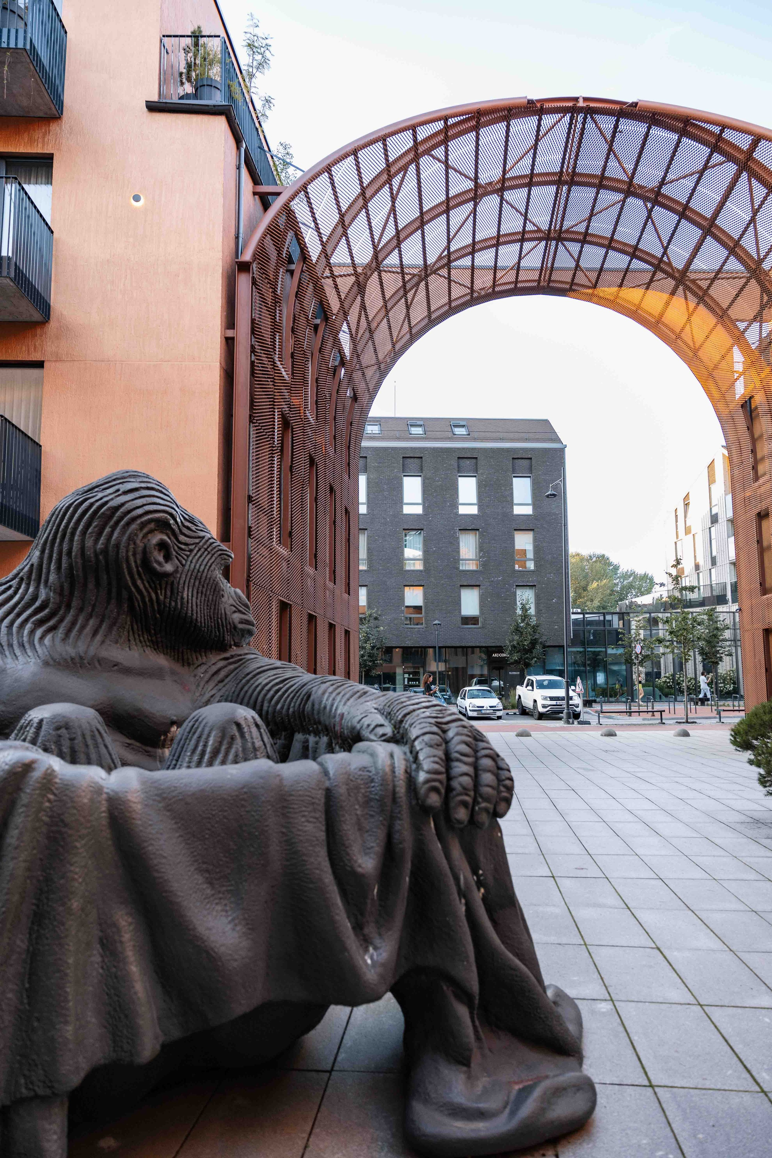 Modernios lokacijos fotosesijai Vilniuje. Framed by Evelina | Vestuvių fotografė