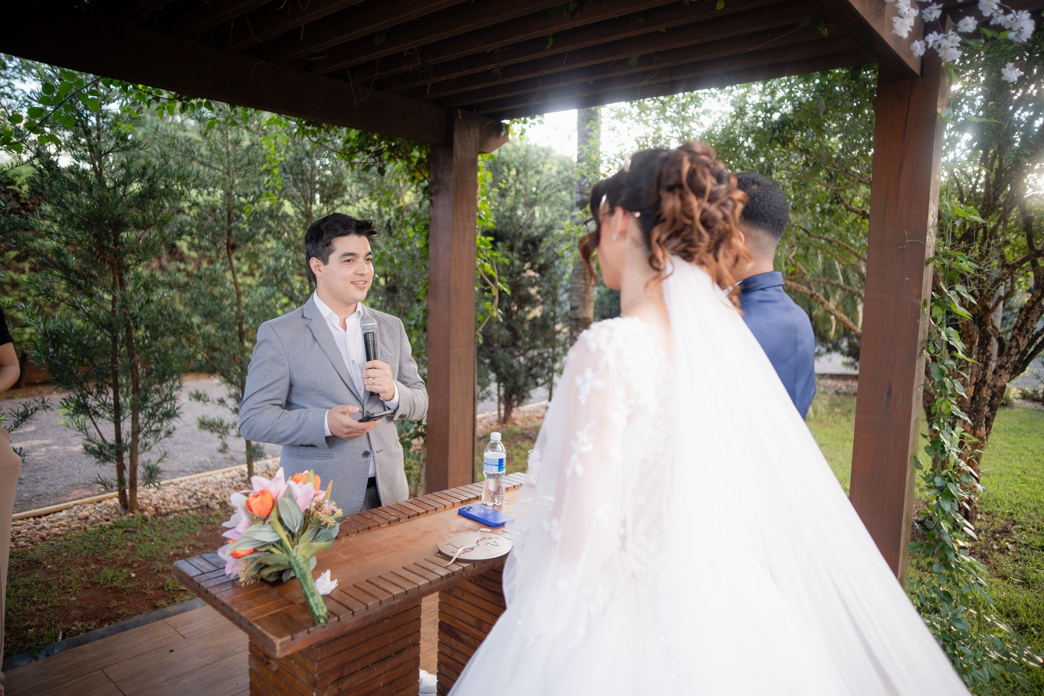 Larissa & Vinicius — Espaço Faveral / Aararaquara. Robson Colaço