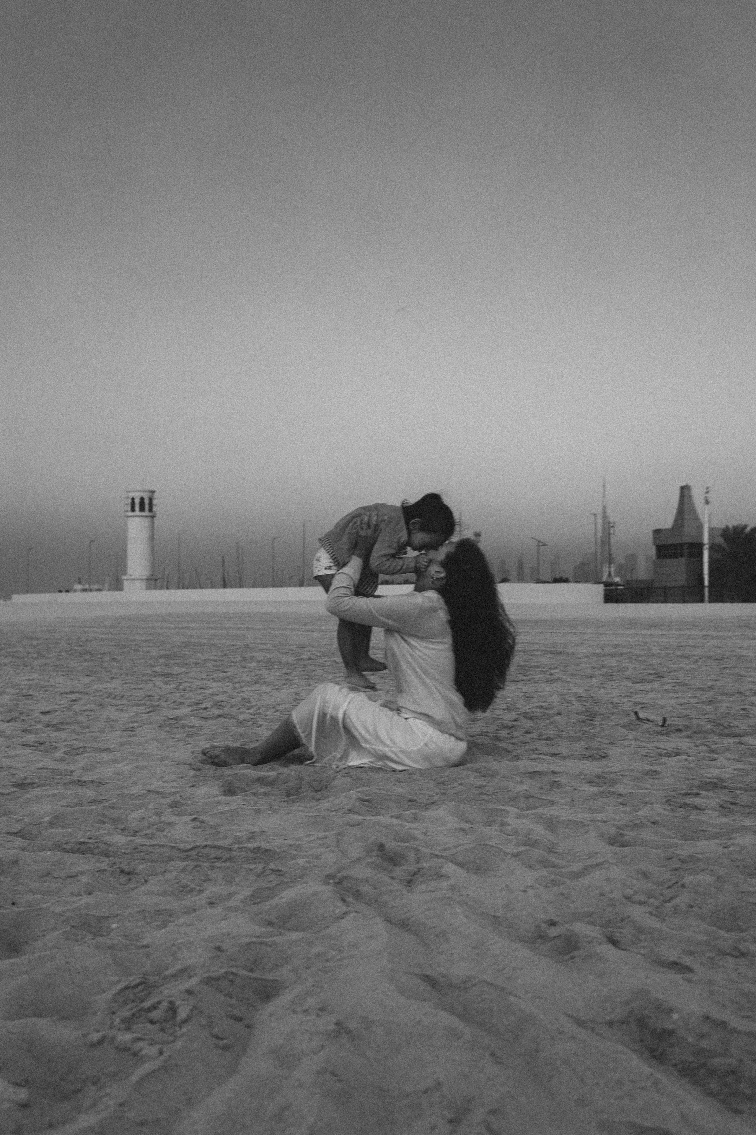 Mother’s love. Фотограф родов, семей и новорожденных малышей в Дубае