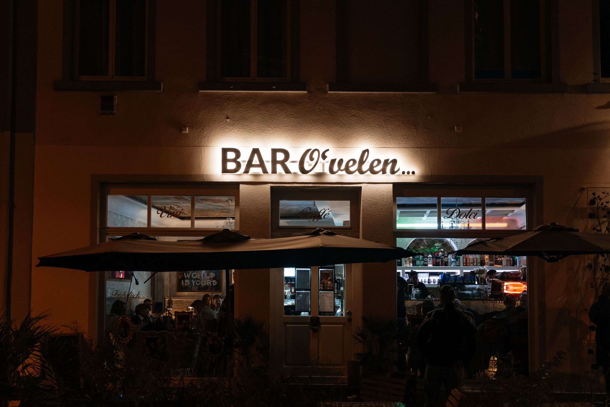 Civil Wedding in Frankfurt-Höchst. Wedding photographer & videographer Frankfurt | Denis Mirosnik