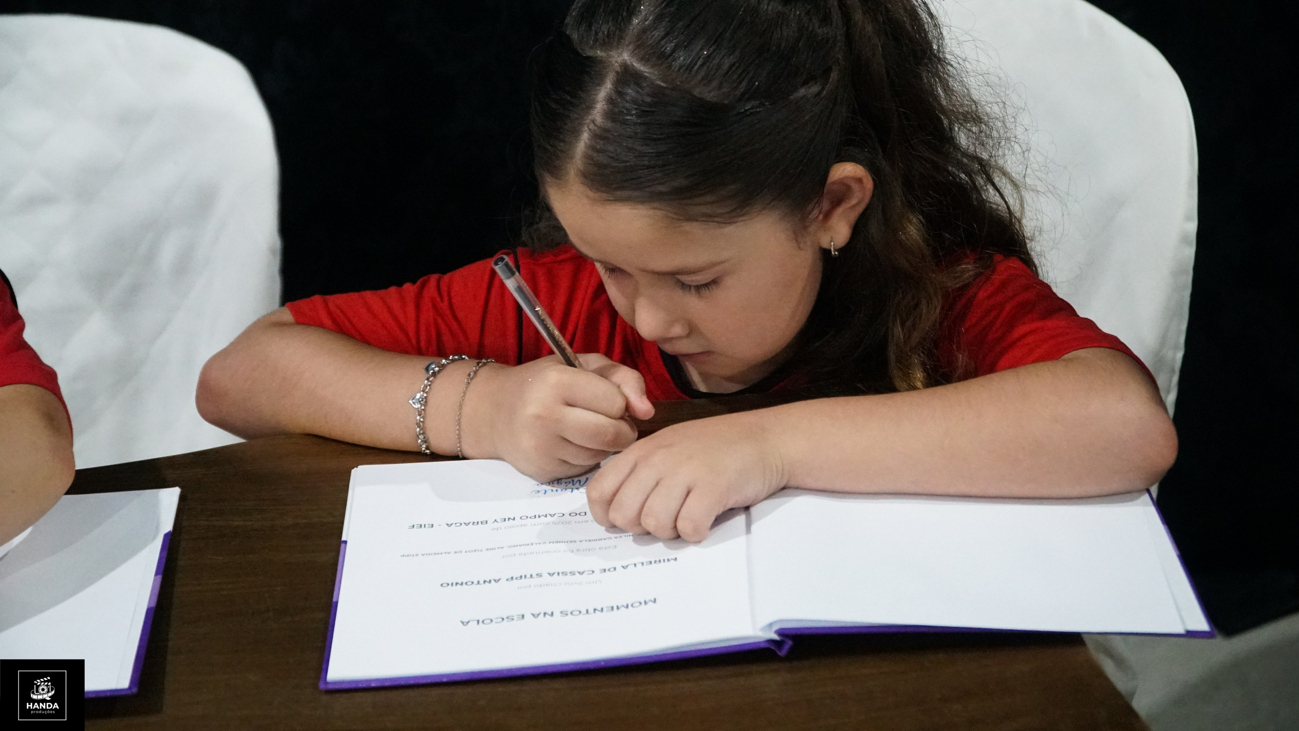 Noite autógrafos colégio Aurélio Buarque de Holanda. Handa Produções