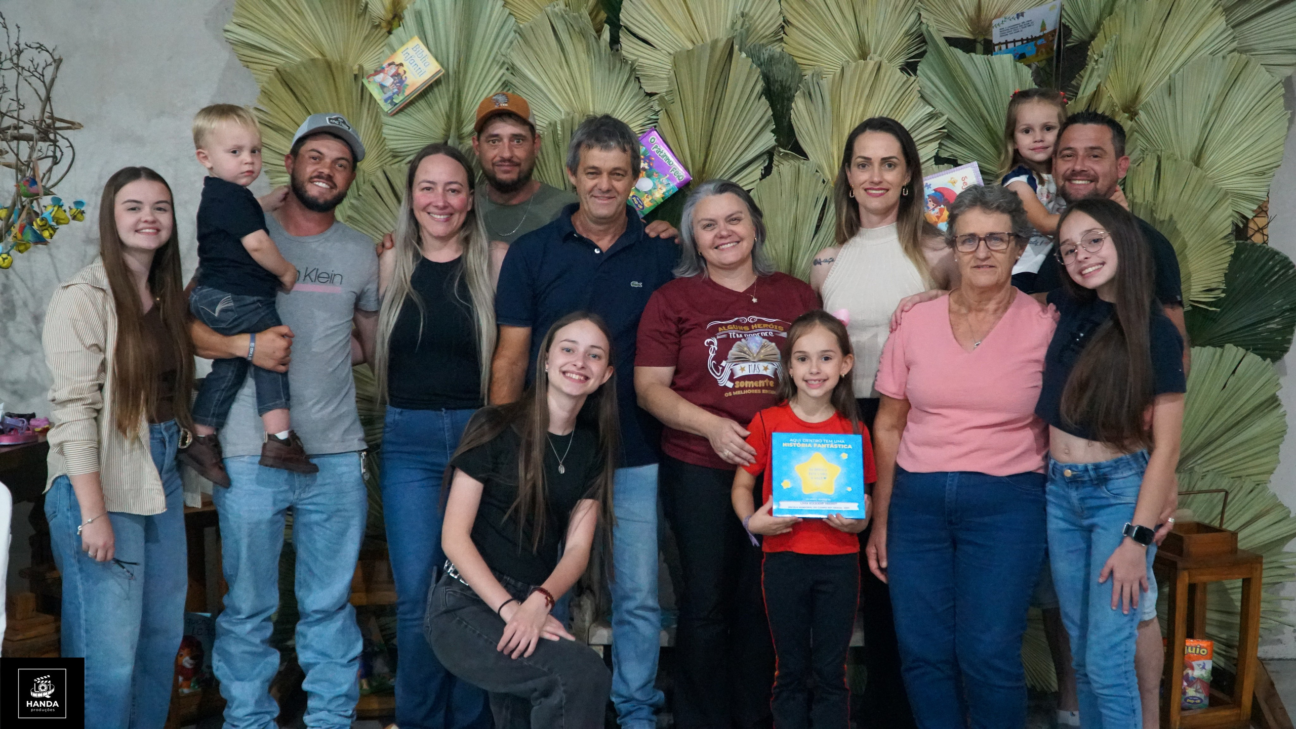 Noite autógrafos colégio Aurélio Buarque de Holanda. Handa Produções