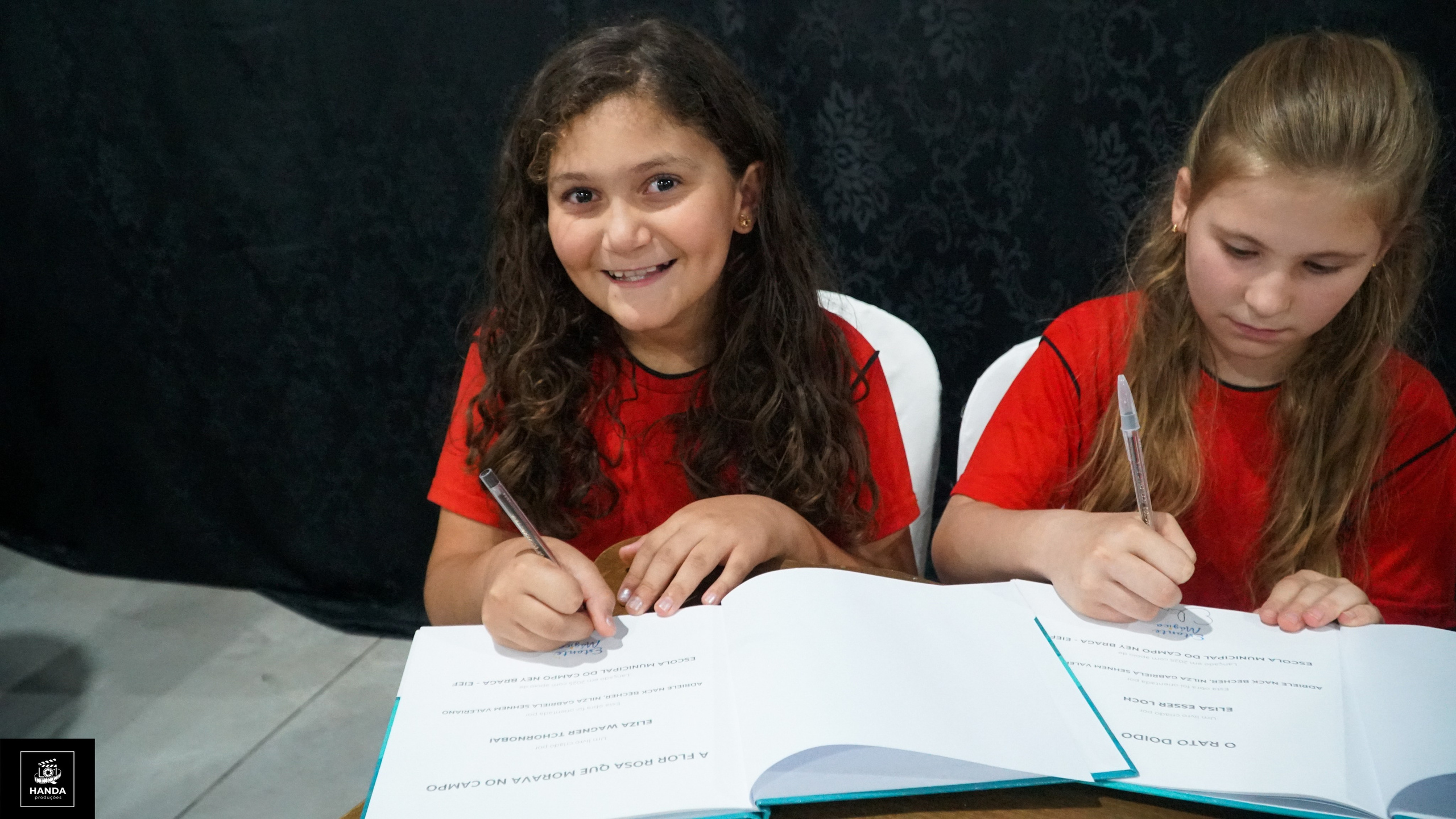 Noite autógrafos colégio Aurélio Buarque de Holanda. Handa Produções