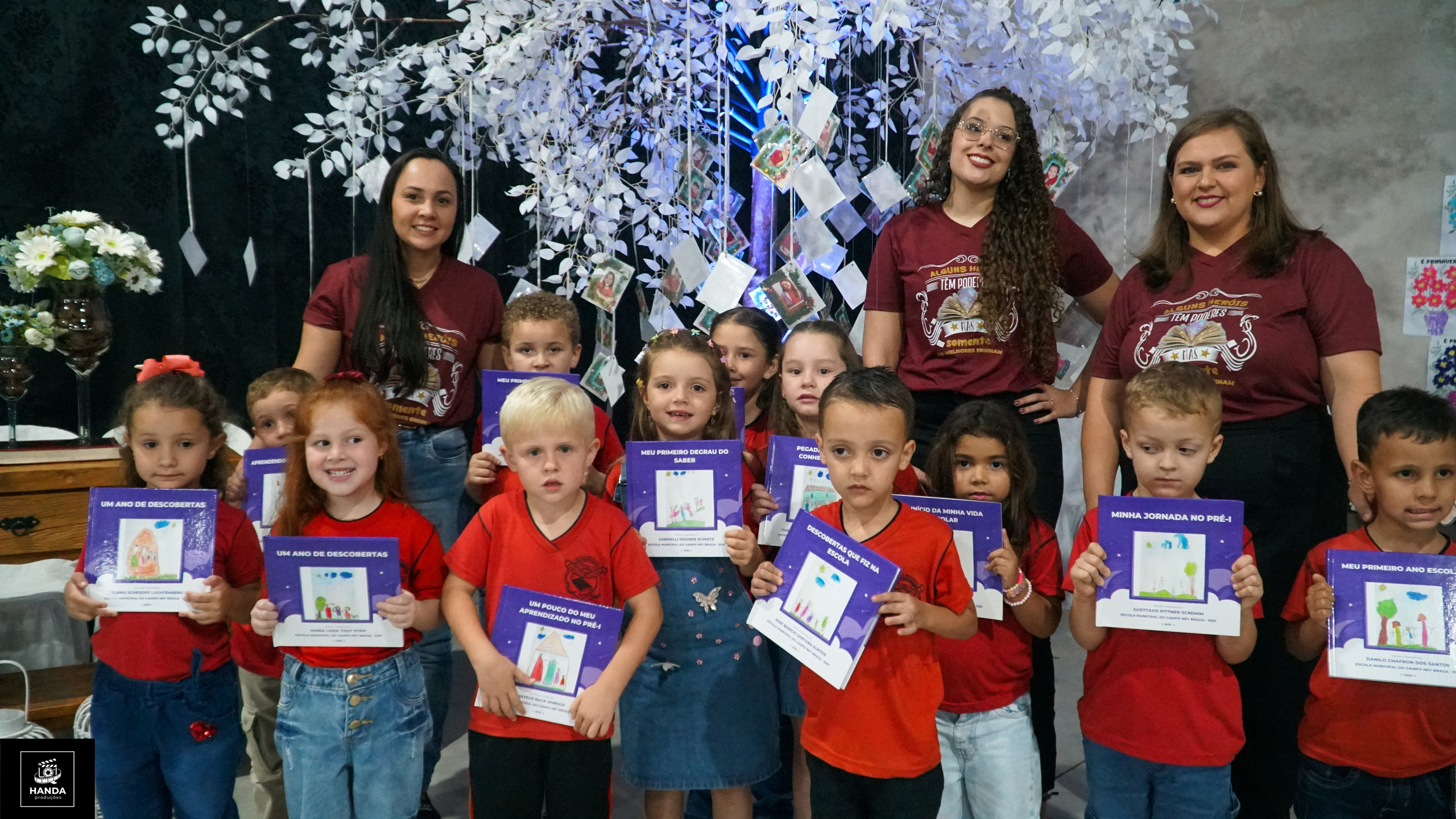 Noite autógrafos colégio Aurélio Buarque de Holanda. Handa Produções