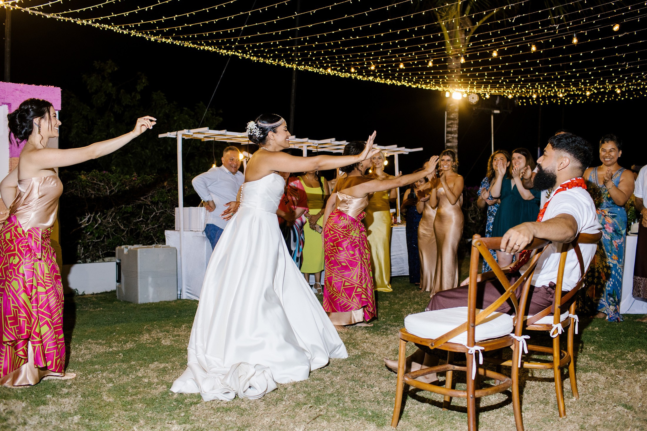 Big funny wedding with guests in paradise Bali island. Get.it.feel — Aesthetic Photography and Videography
