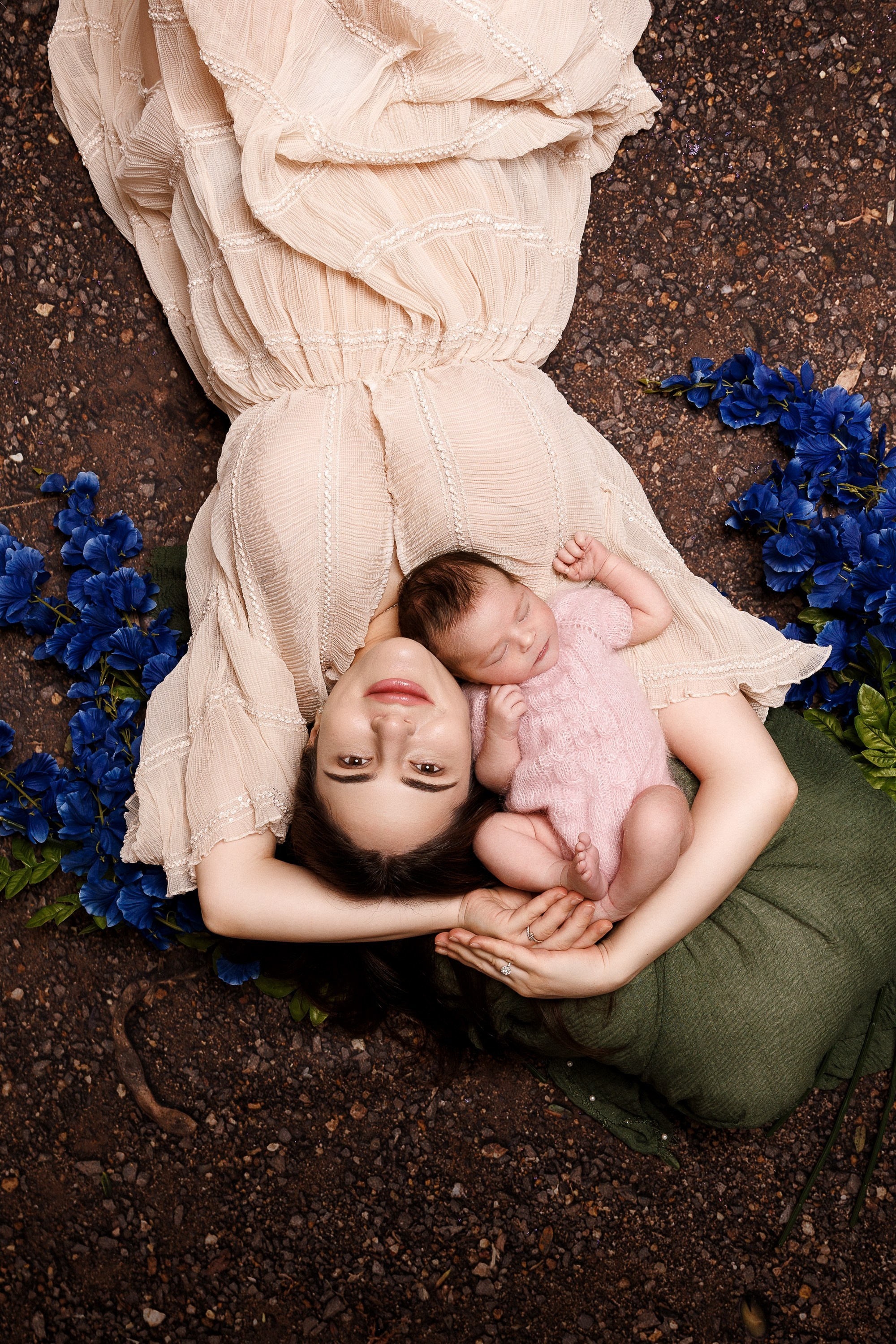 I am a portrait photographer, creating portraits at all stages of your life! Welcome to my studio place in Westmount n Westmount, Quebec