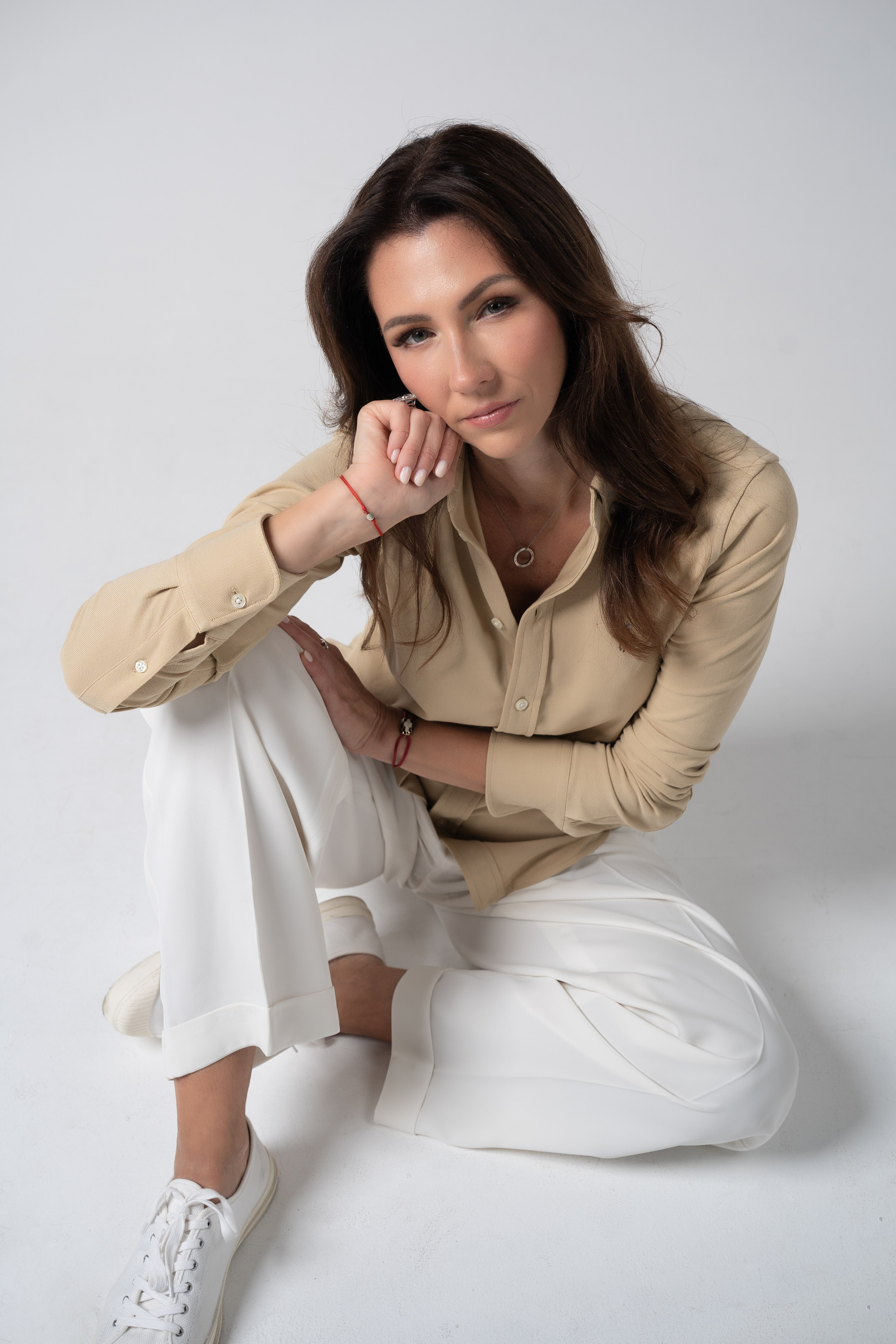 Personal Photoshoot in Abu Dhabi — Portraits That Reflect You. Mariia Safronova is your photographer in Abu Dhabi and Dubai